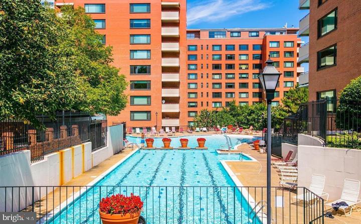 1111 ARLINGTON BLVD #624