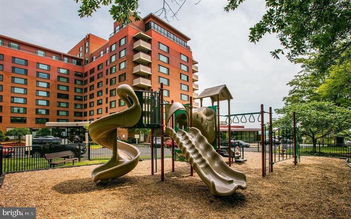 1111 ARLINGTON BLVD #624