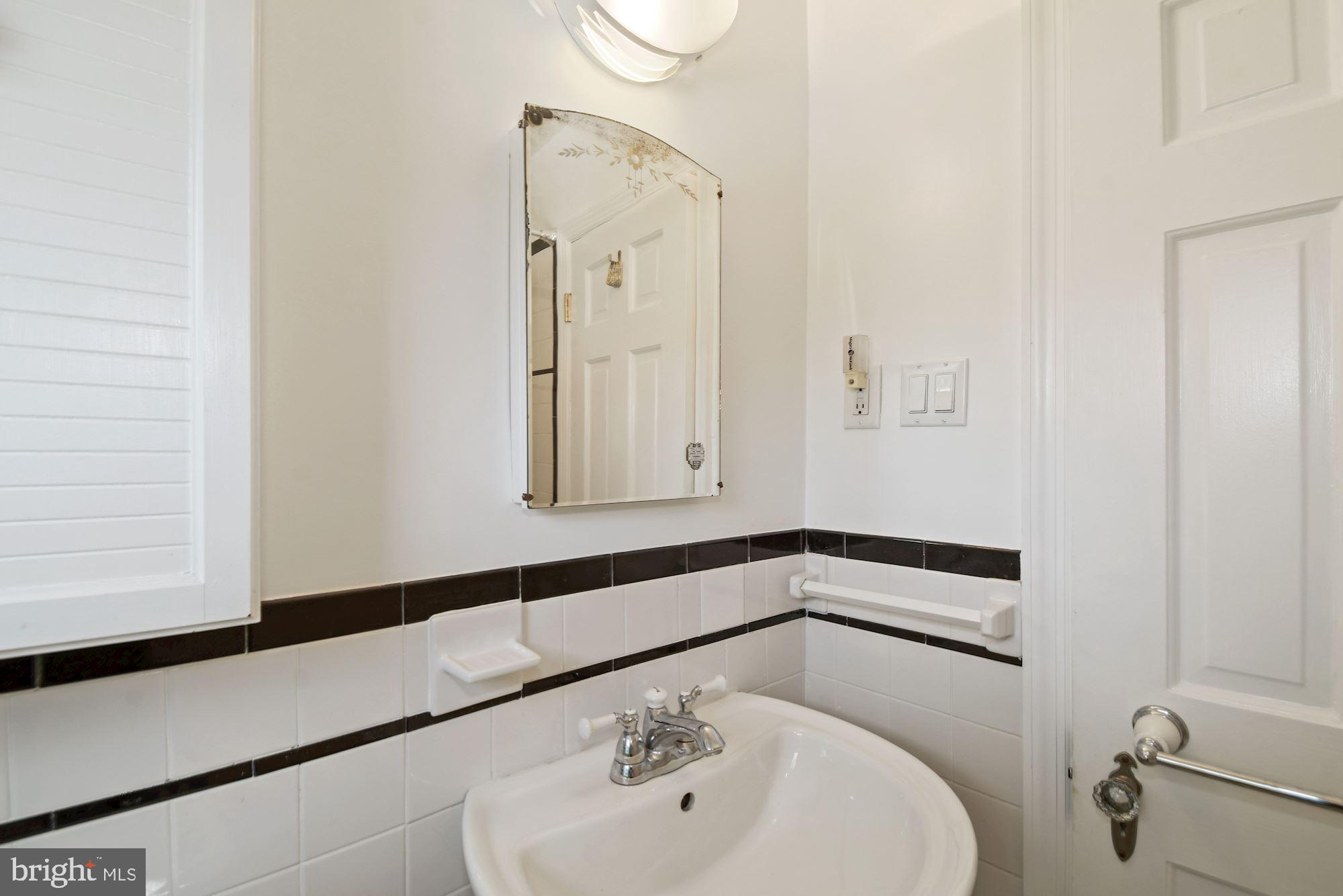 5212 N CARLIN SPRINGS RD