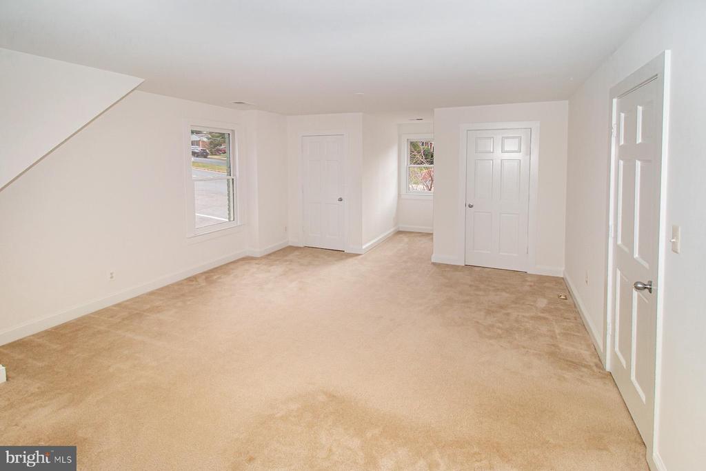 6541 WILLIAMSBURG BLVD