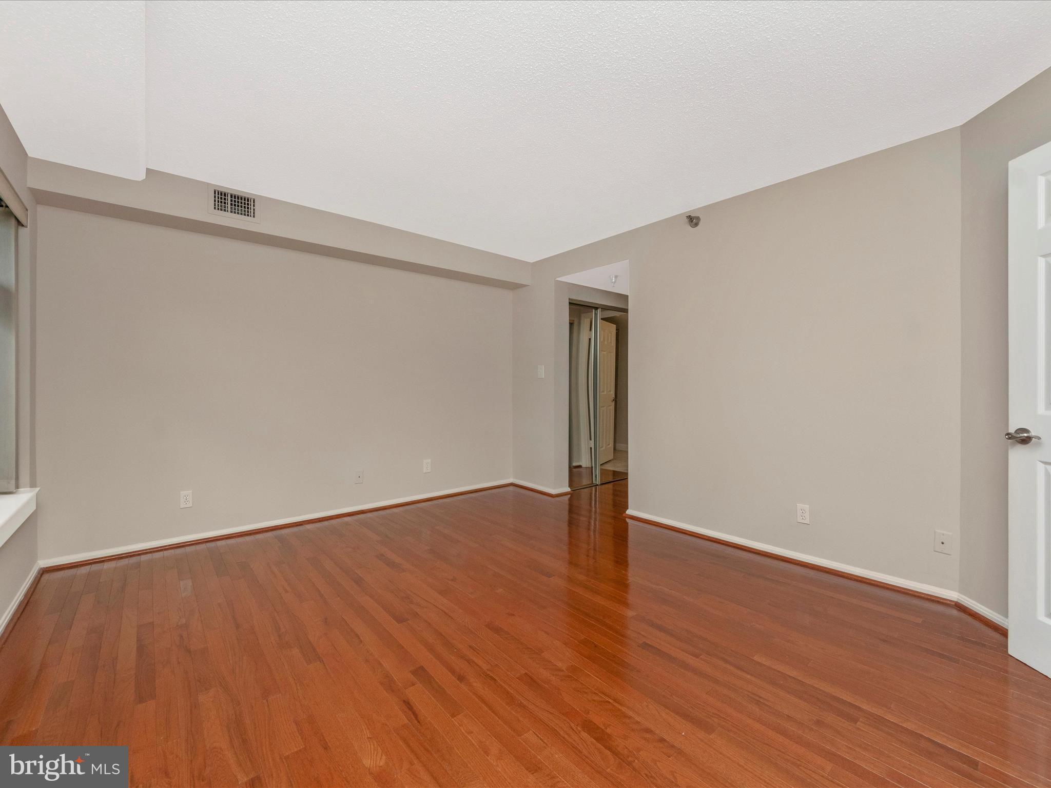 2400 Clarendon Blvd #204