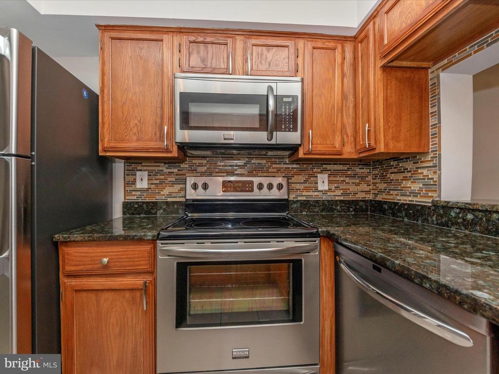 2400 Clarendon Blvd #204
