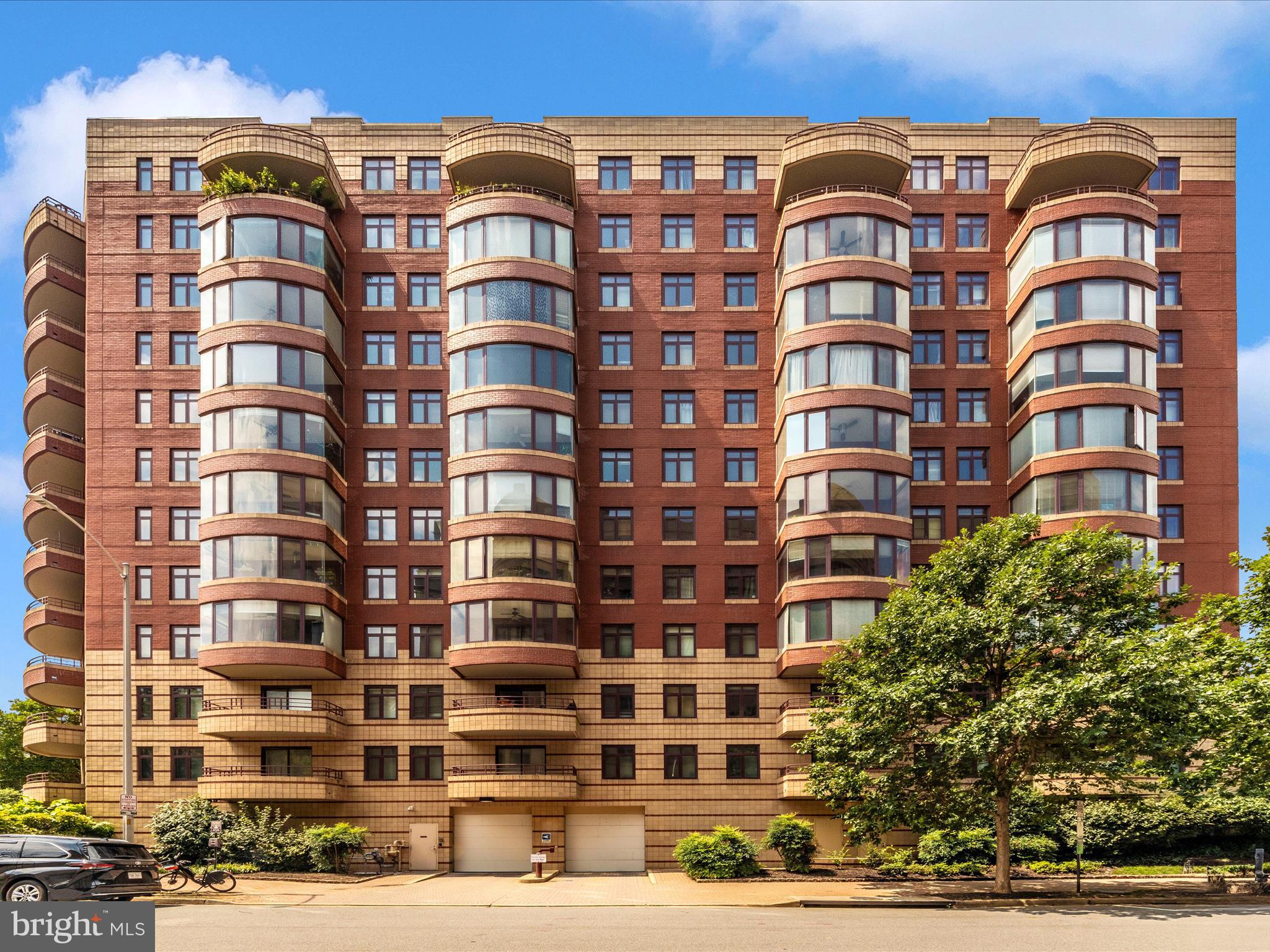 2400 Clarendon Blvd #204