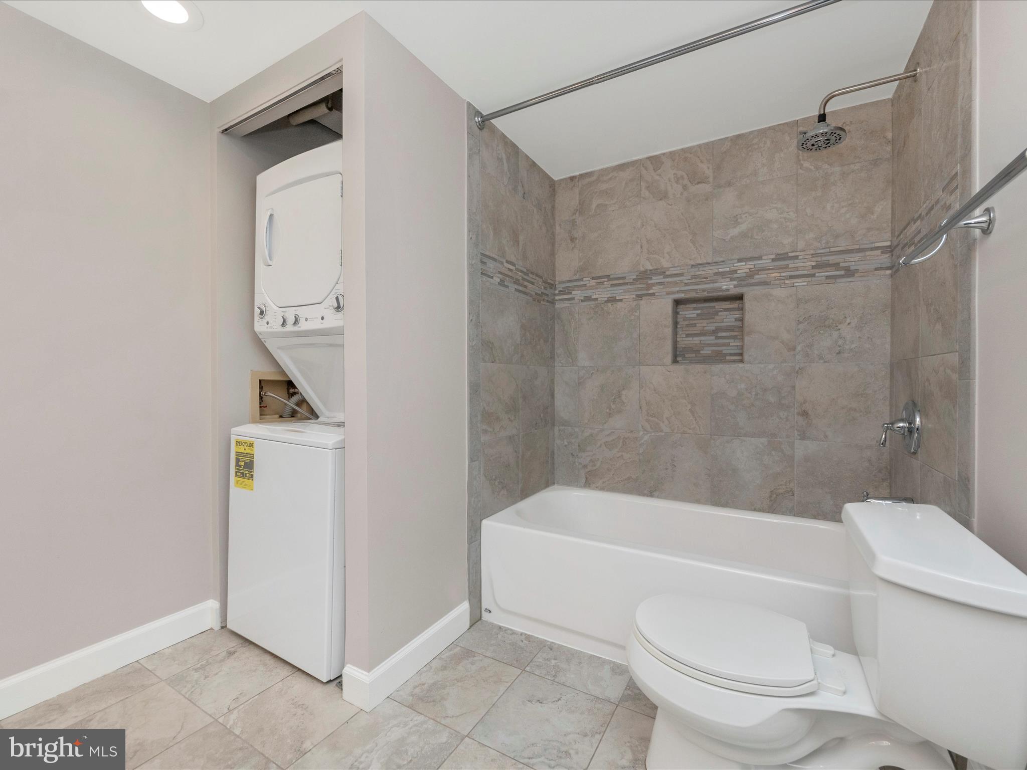 2400 Clarendon Blvd #204