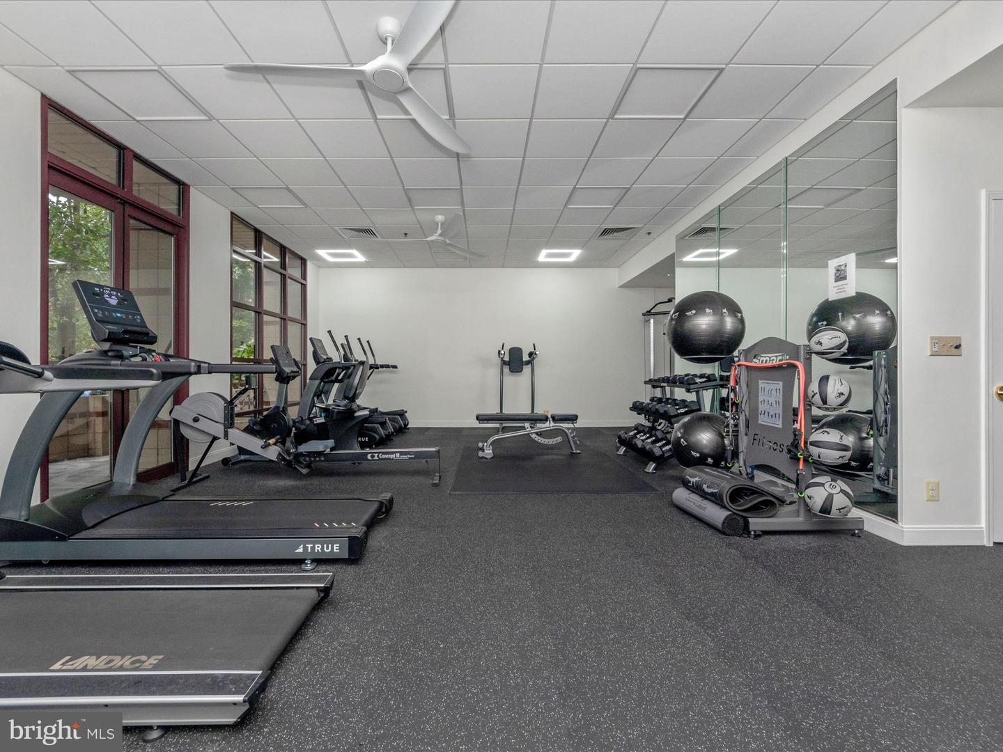 2400 Clarendon Blvd #204