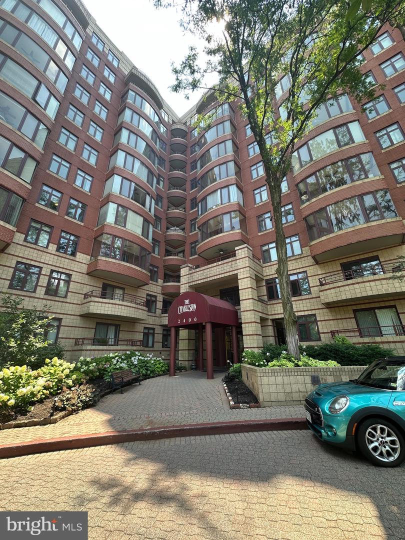 2400 Clarendon Blvd #204