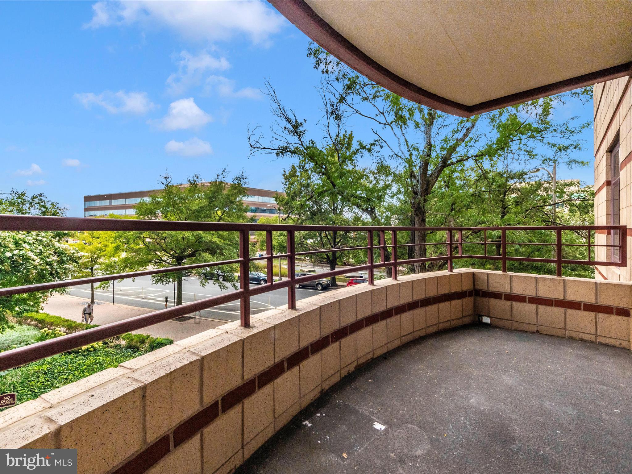 2400 Clarendon Blvd #204