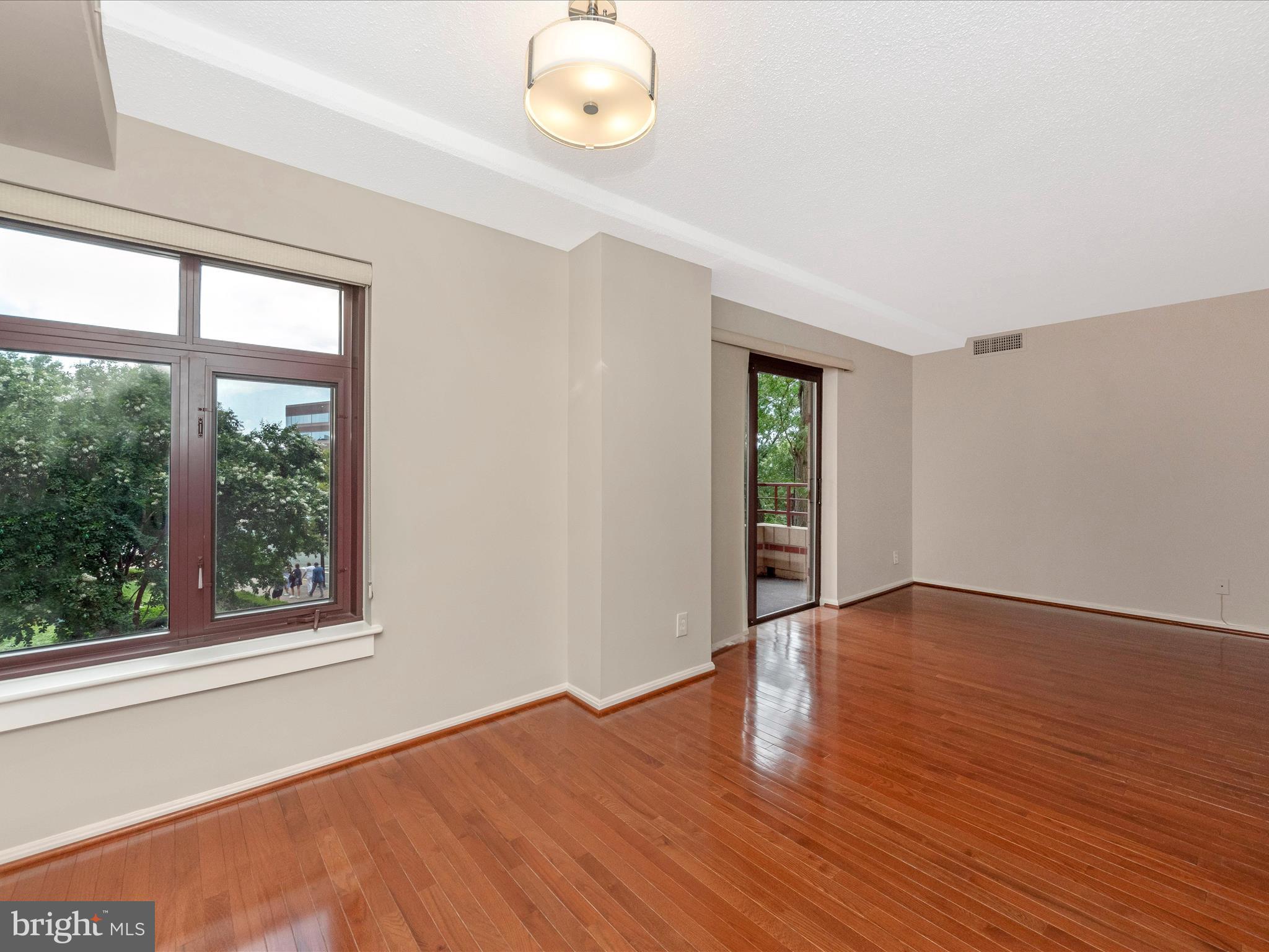 2400 Clarendon Blvd #204