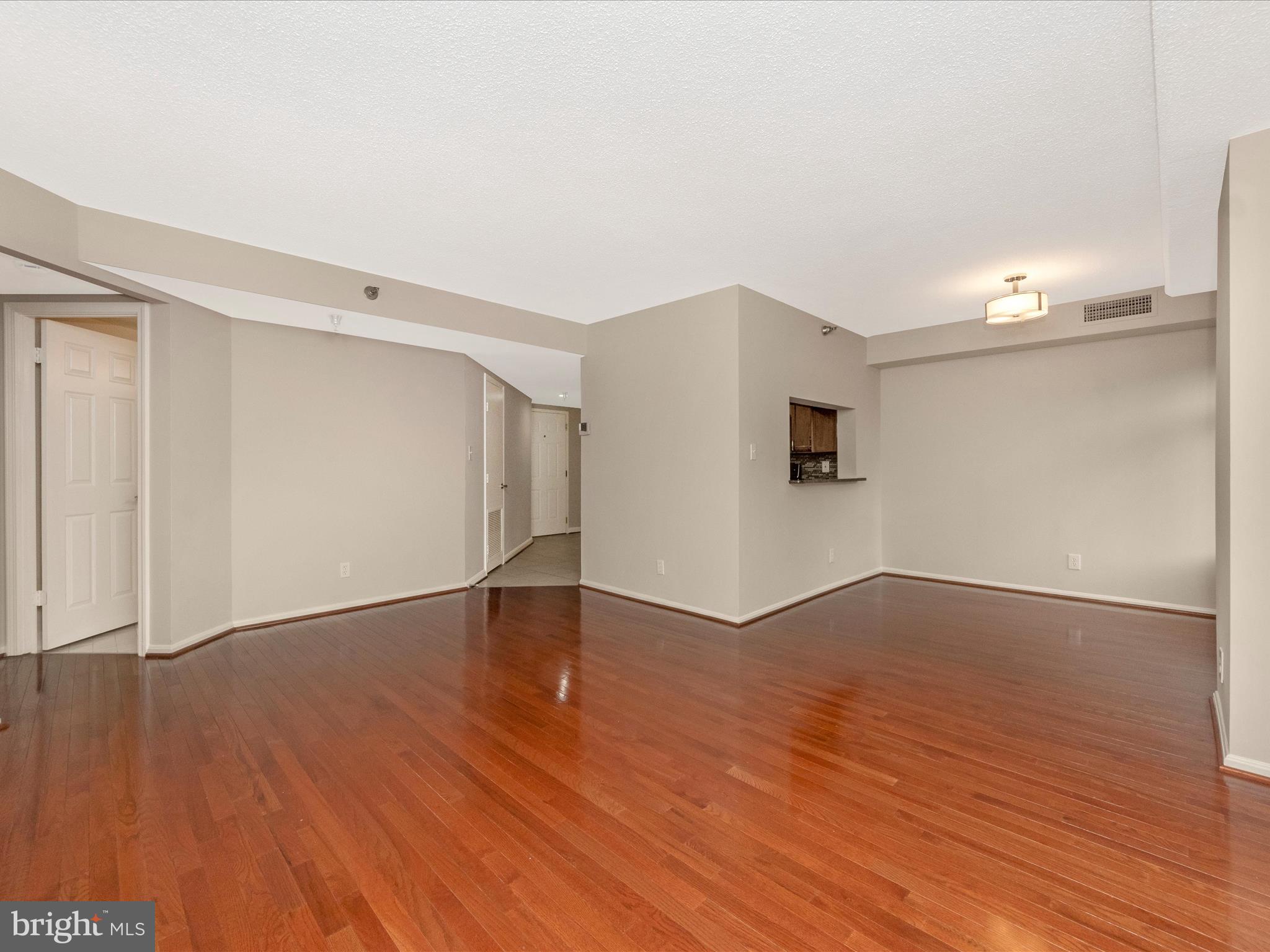 2400 Clarendon Blvd #204