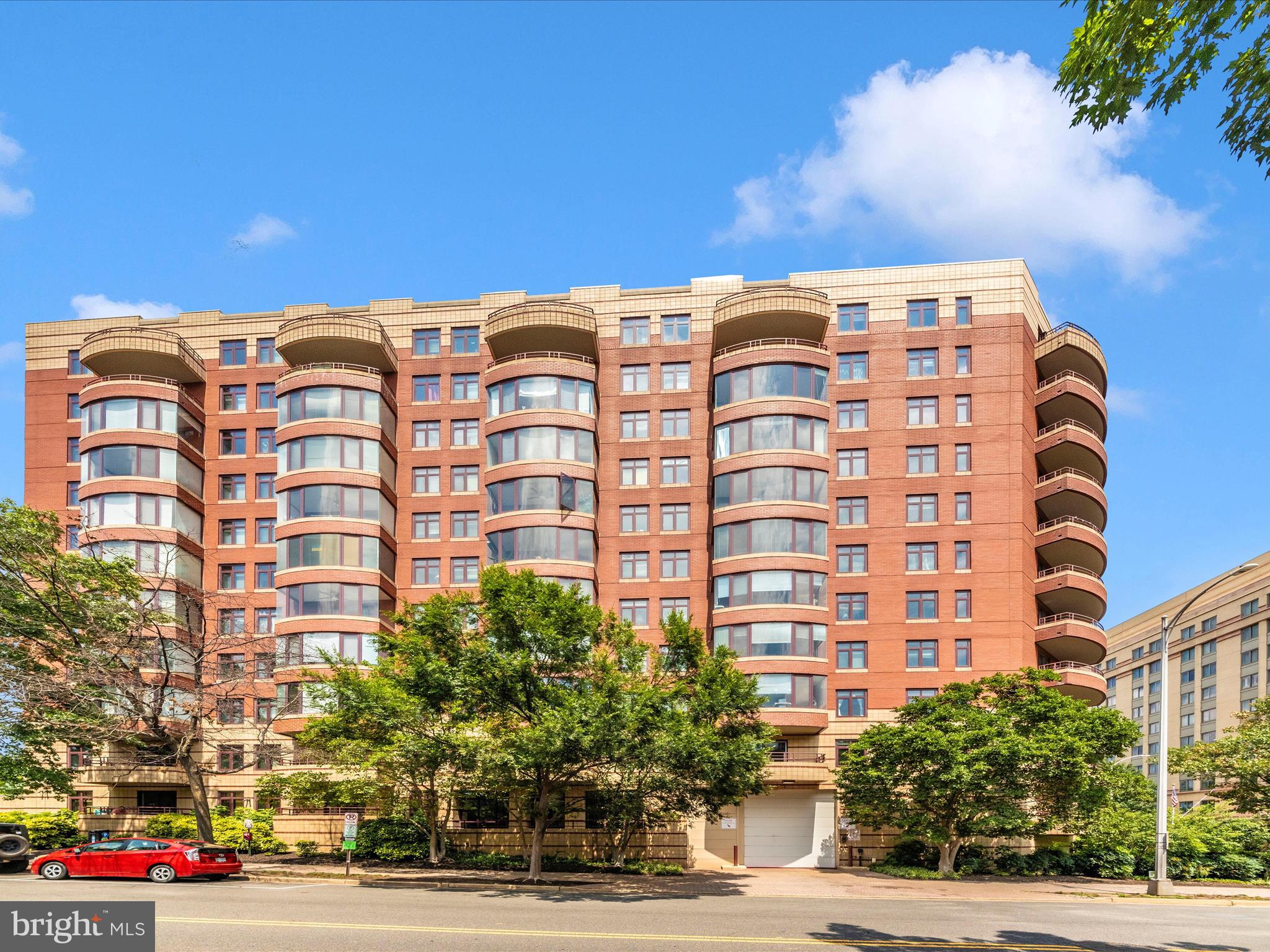 2400 Clarendon Blvd #204