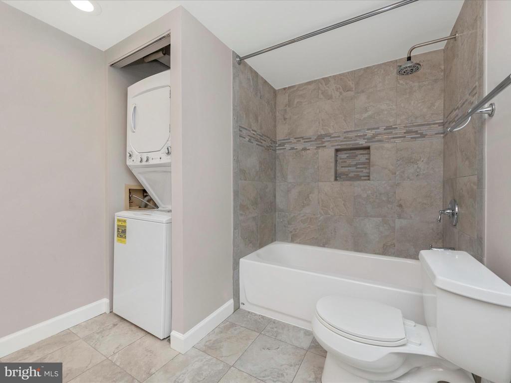 2400 Clarendon Blvd #204