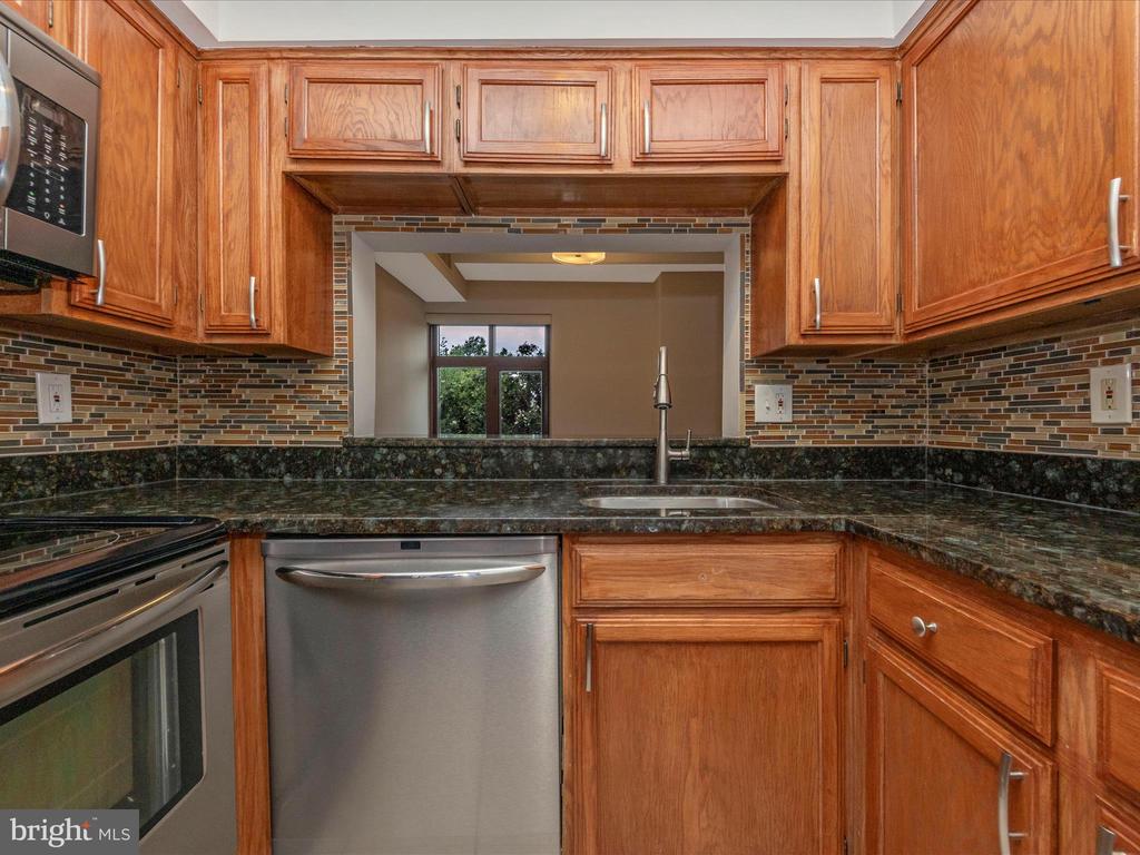 2400 Clarendon Blvd #204