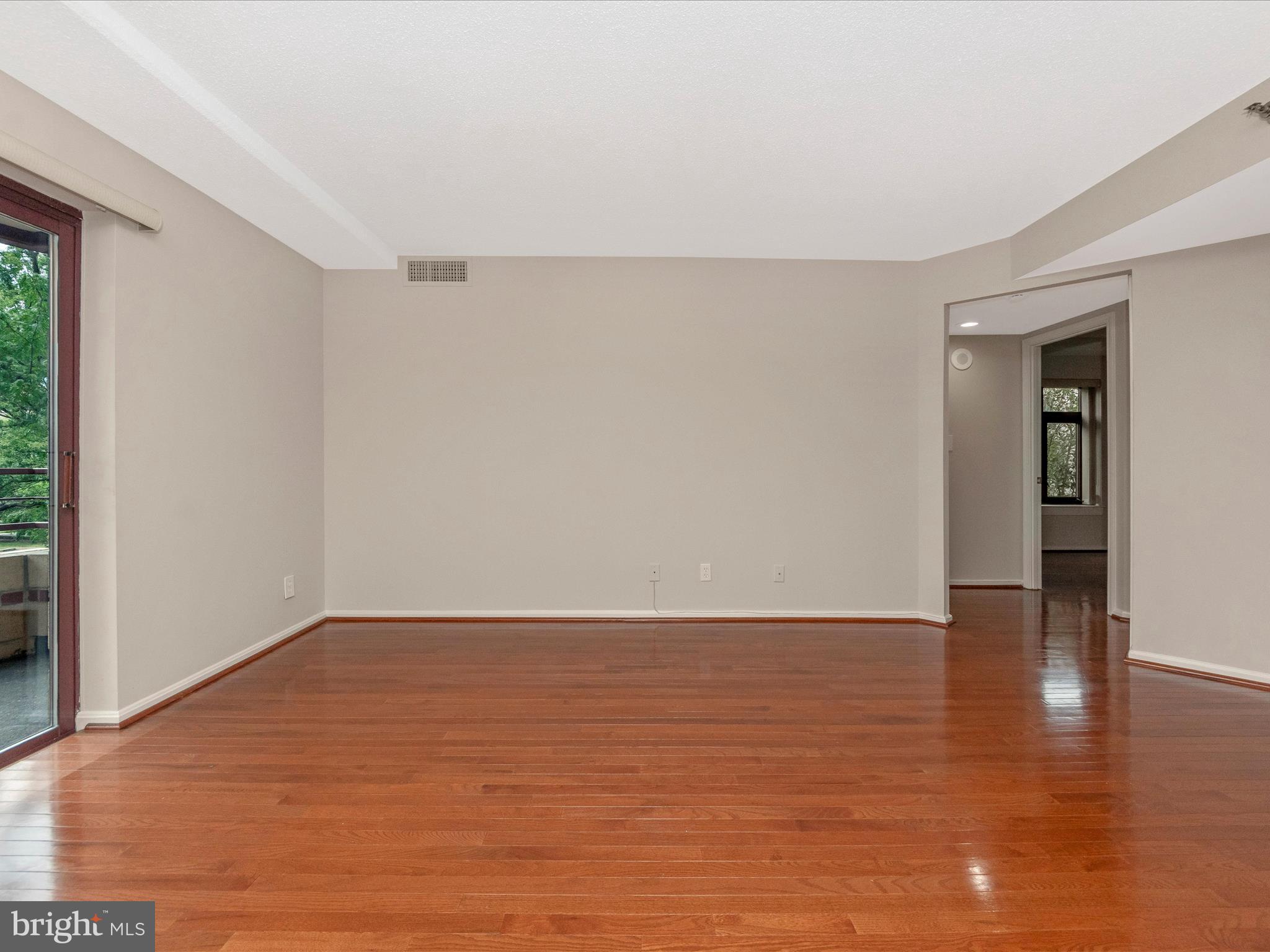 2400 Clarendon Blvd #204