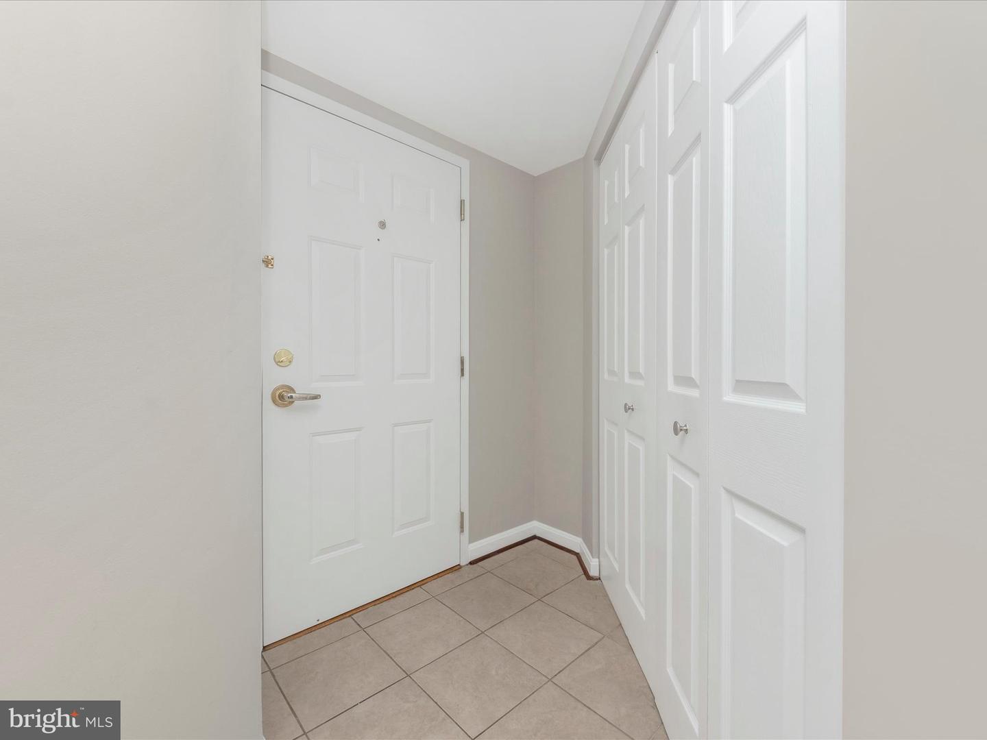 2400 Clarendon Blvd #204