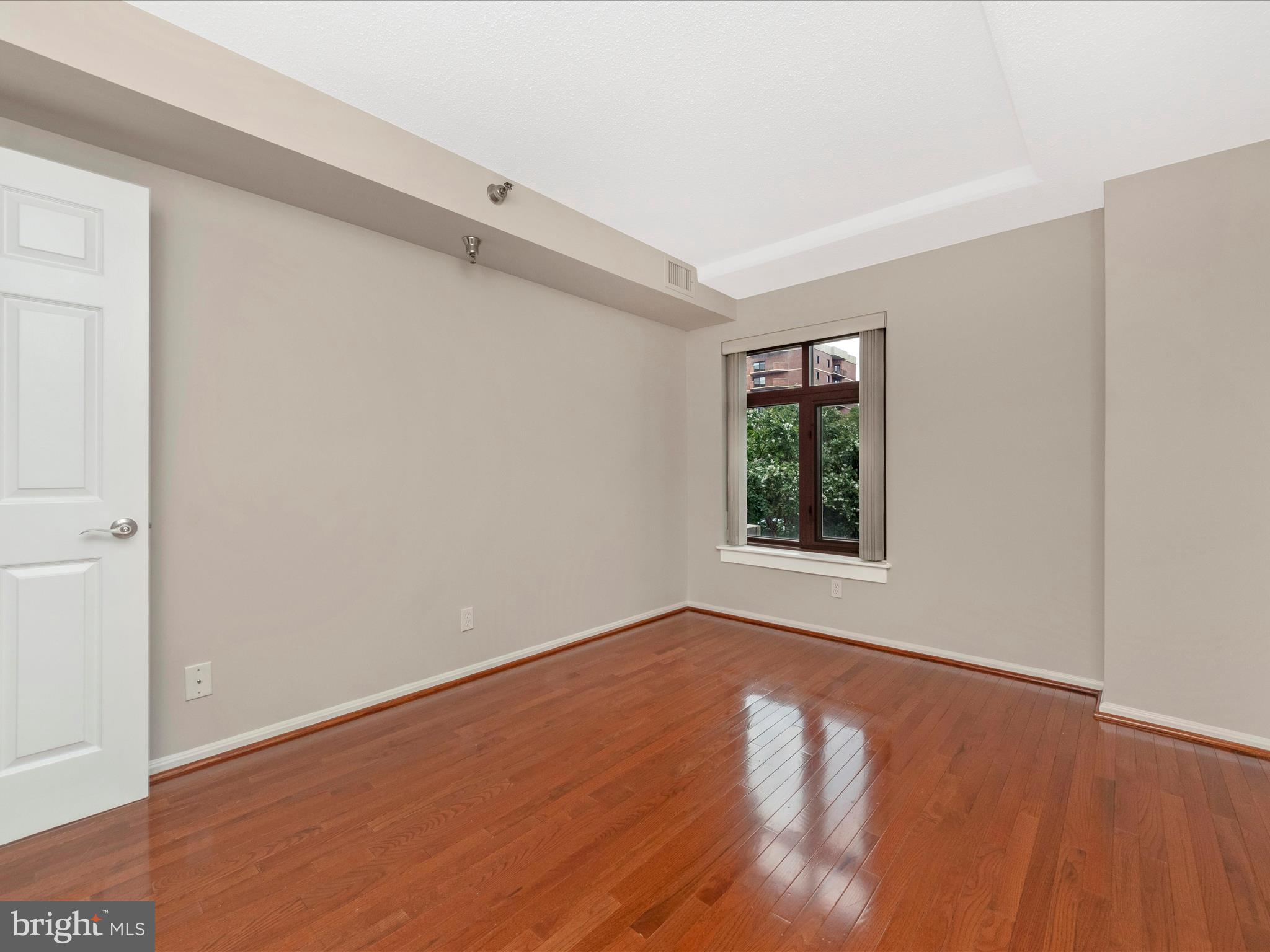 2400 Clarendon Blvd #204