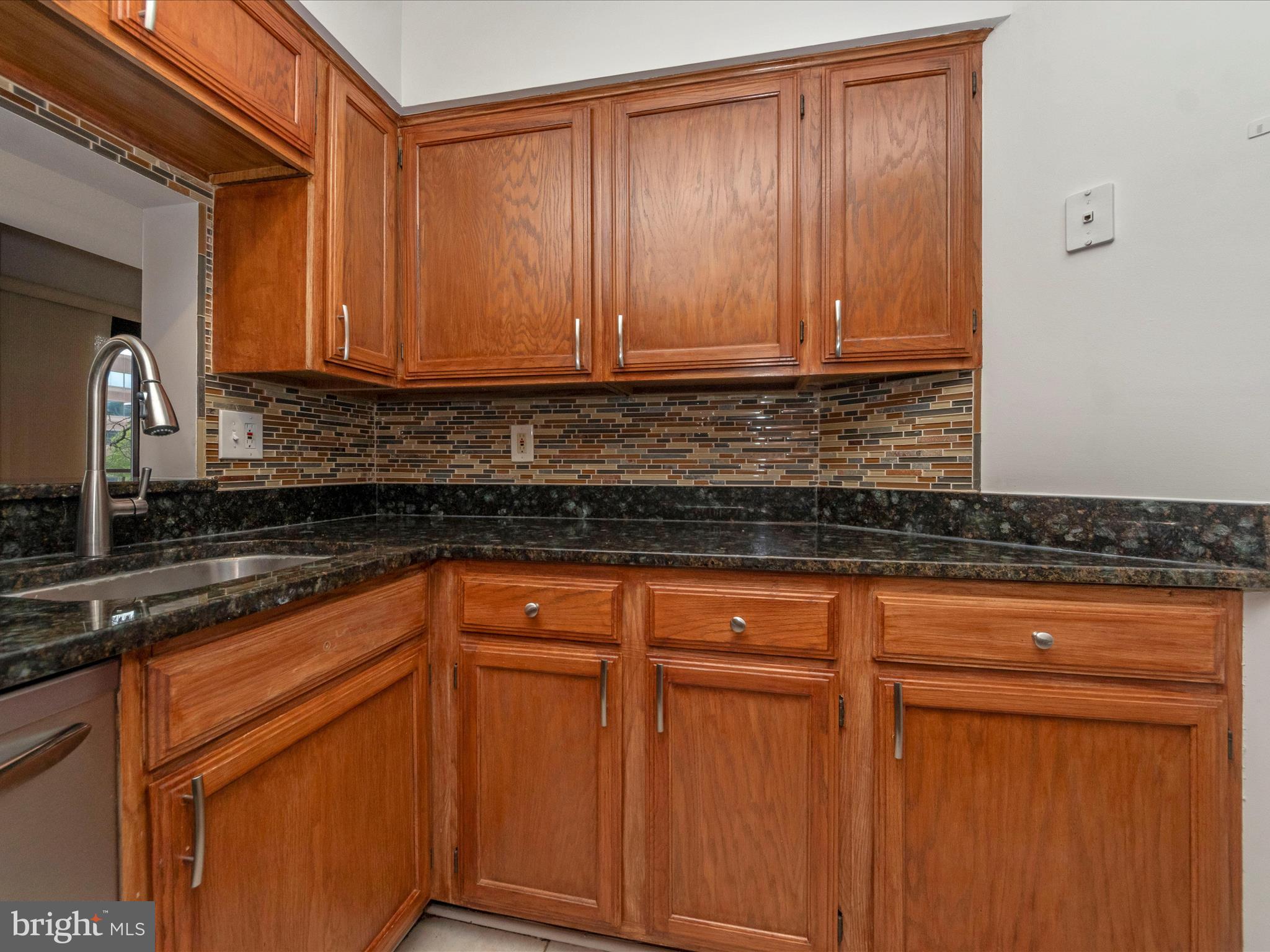 2400 Clarendon Blvd #204