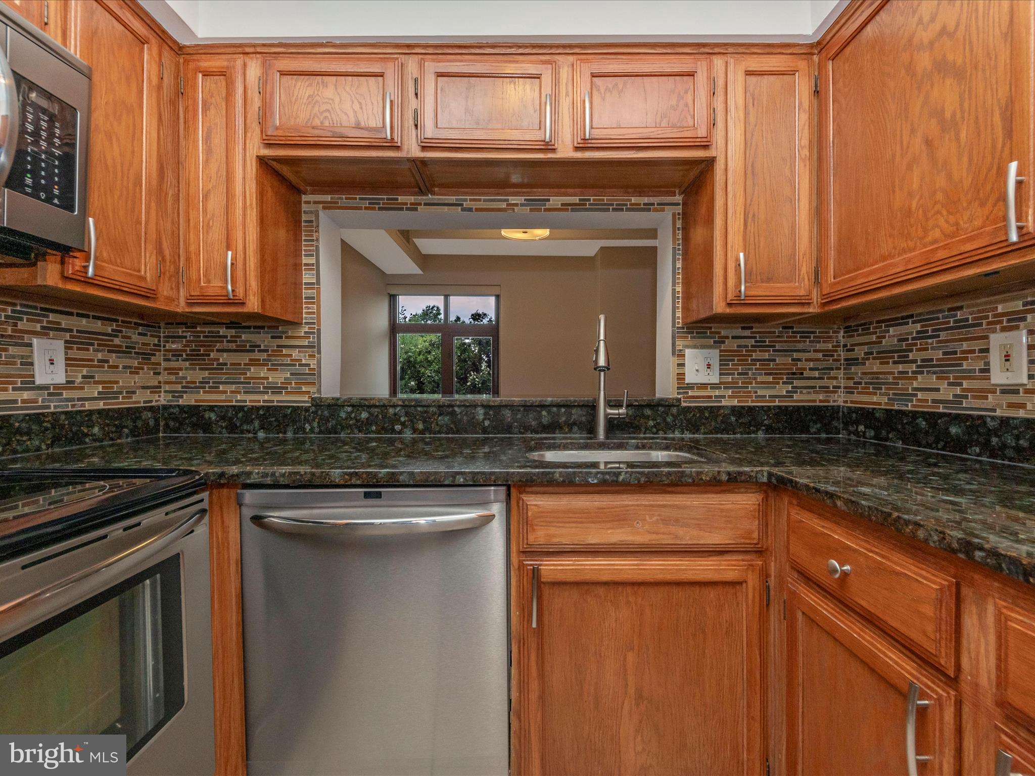 2400 Clarendon Blvd #204