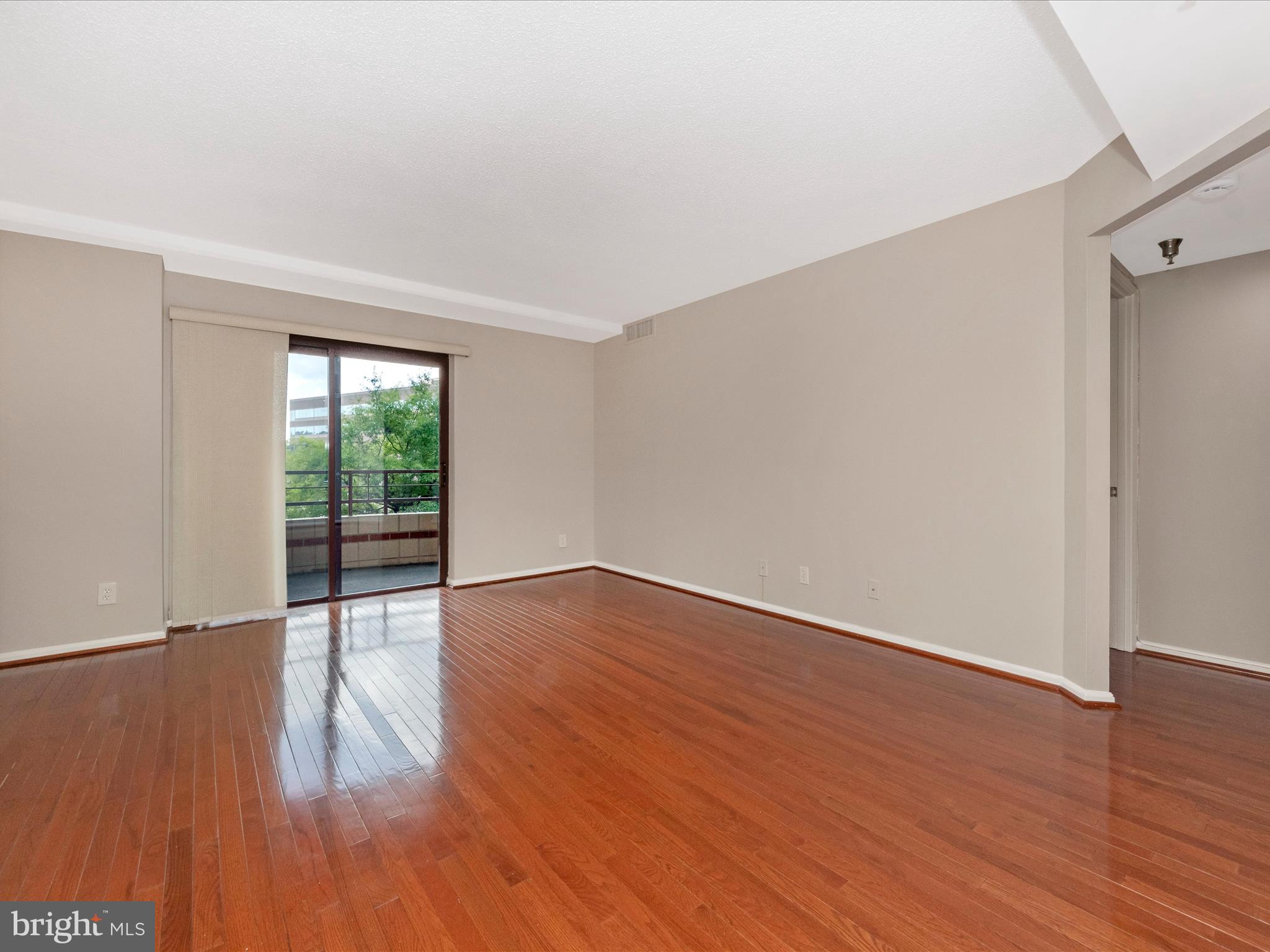 2400 Clarendon Blvd #204