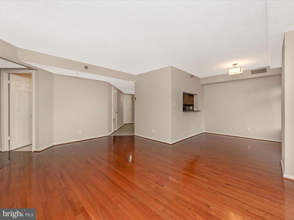 2400 Clarendon Blvd #204