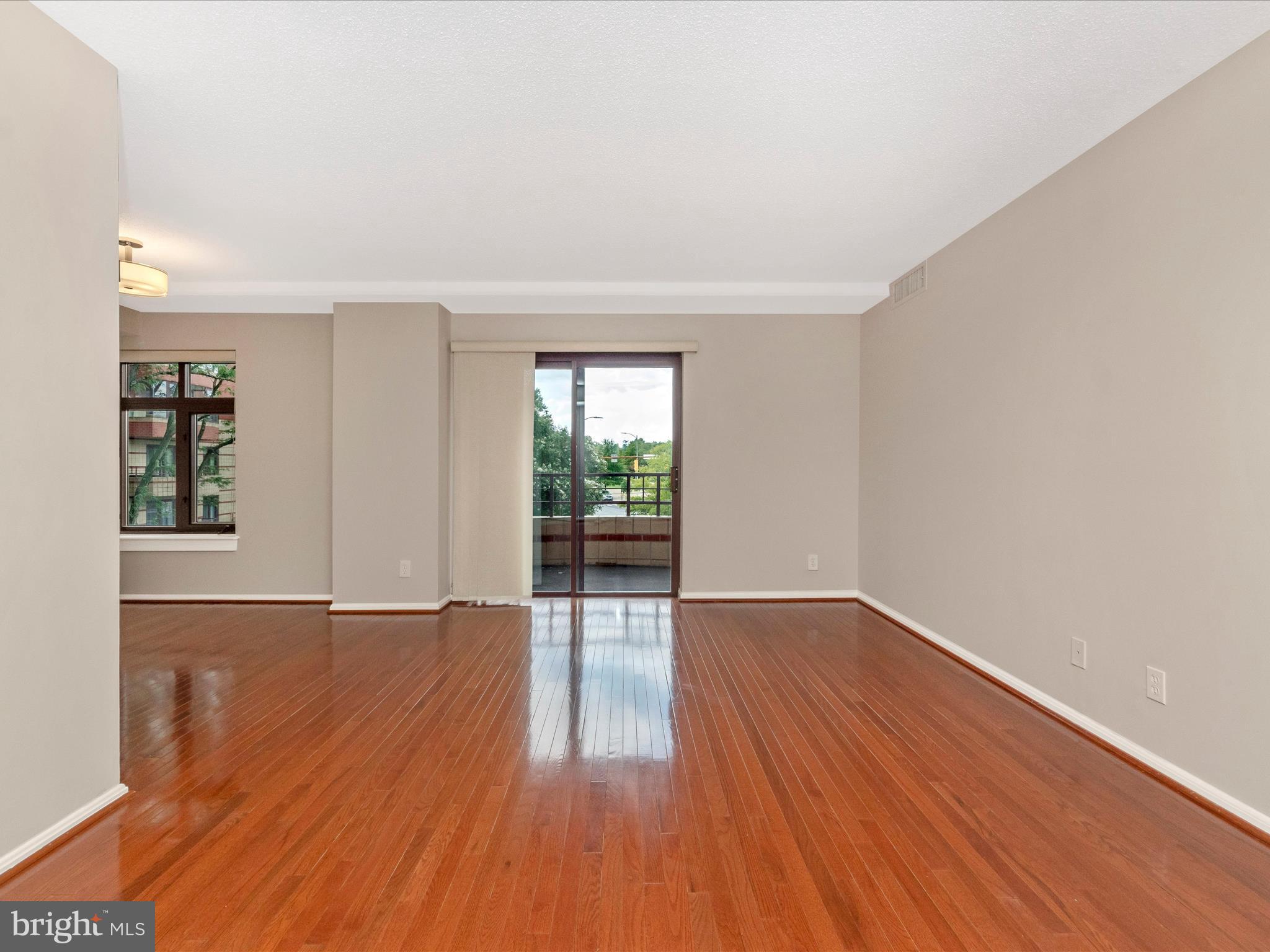 2400 Clarendon Blvd #204