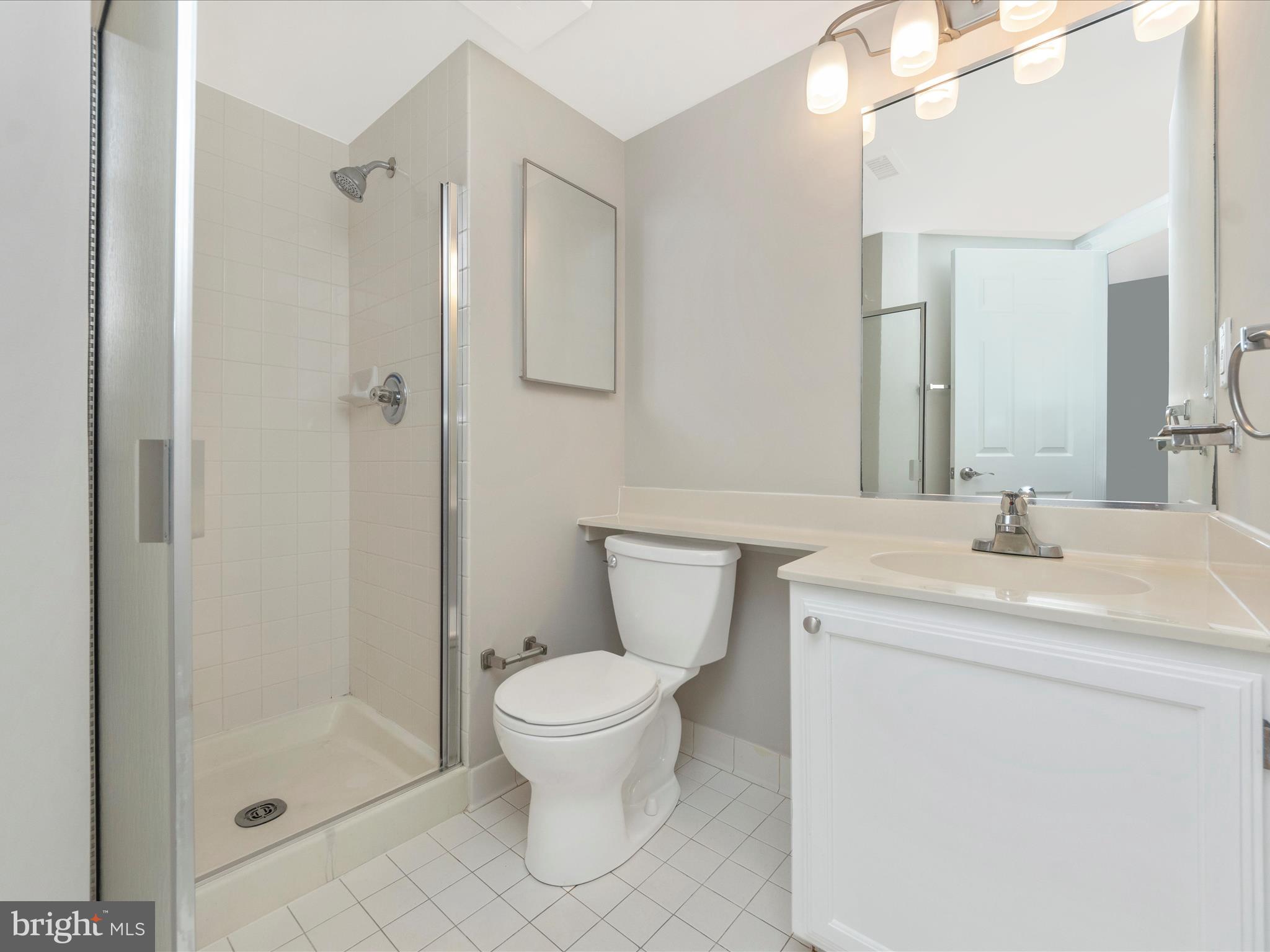 2400 Clarendon Blvd #204