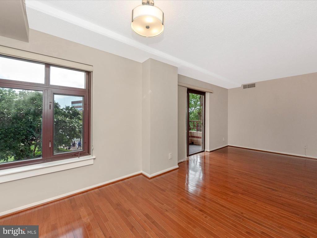 2400 Clarendon Blvd #204
