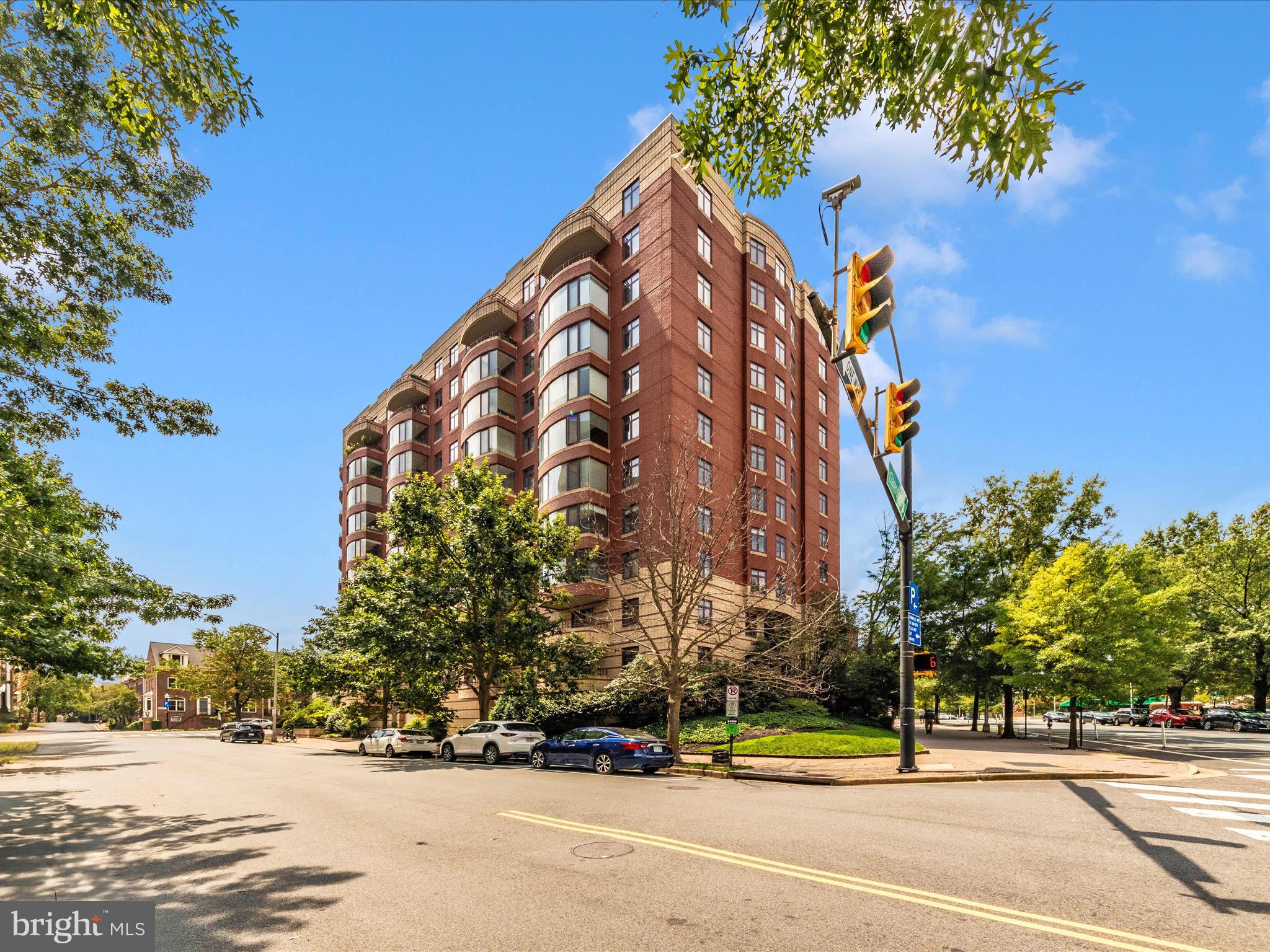 2400 Clarendon Blvd #204