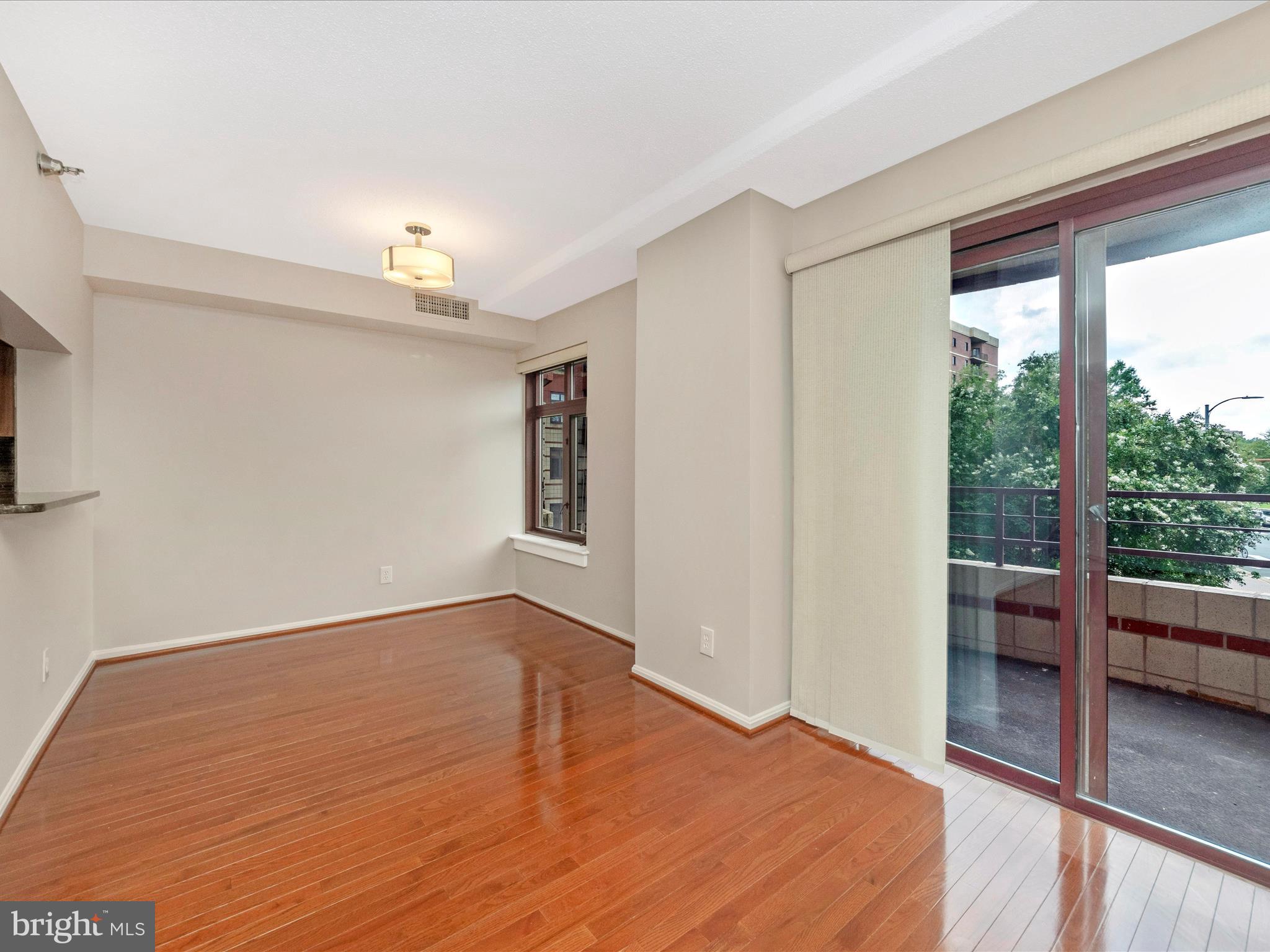 2400 Clarendon Blvd #204