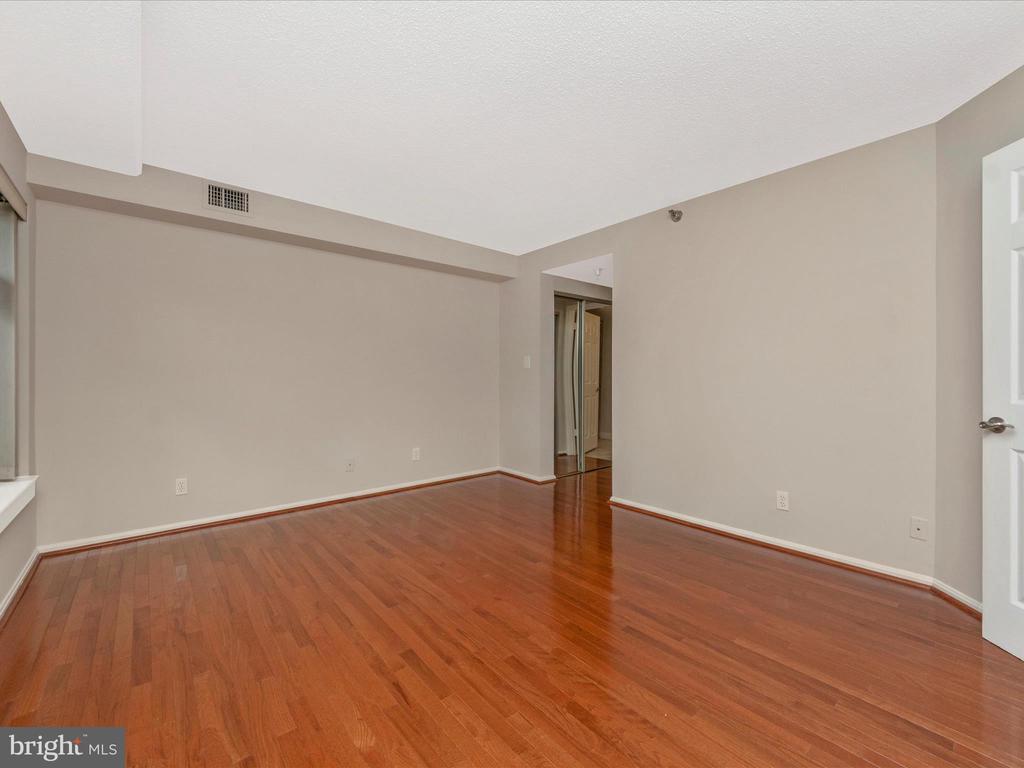 2400 Clarendon Blvd #204