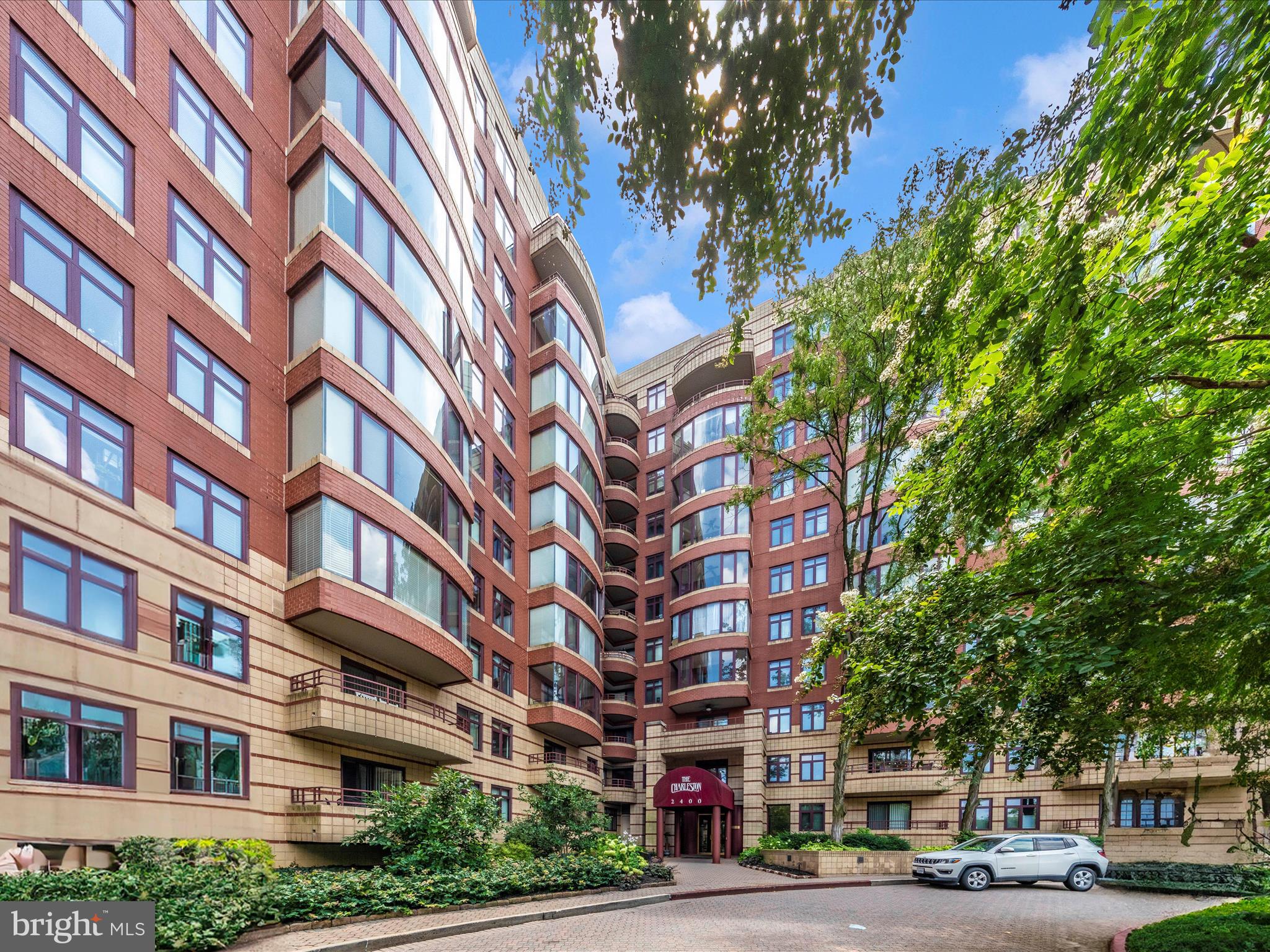 2400 Clarendon Blvd #204