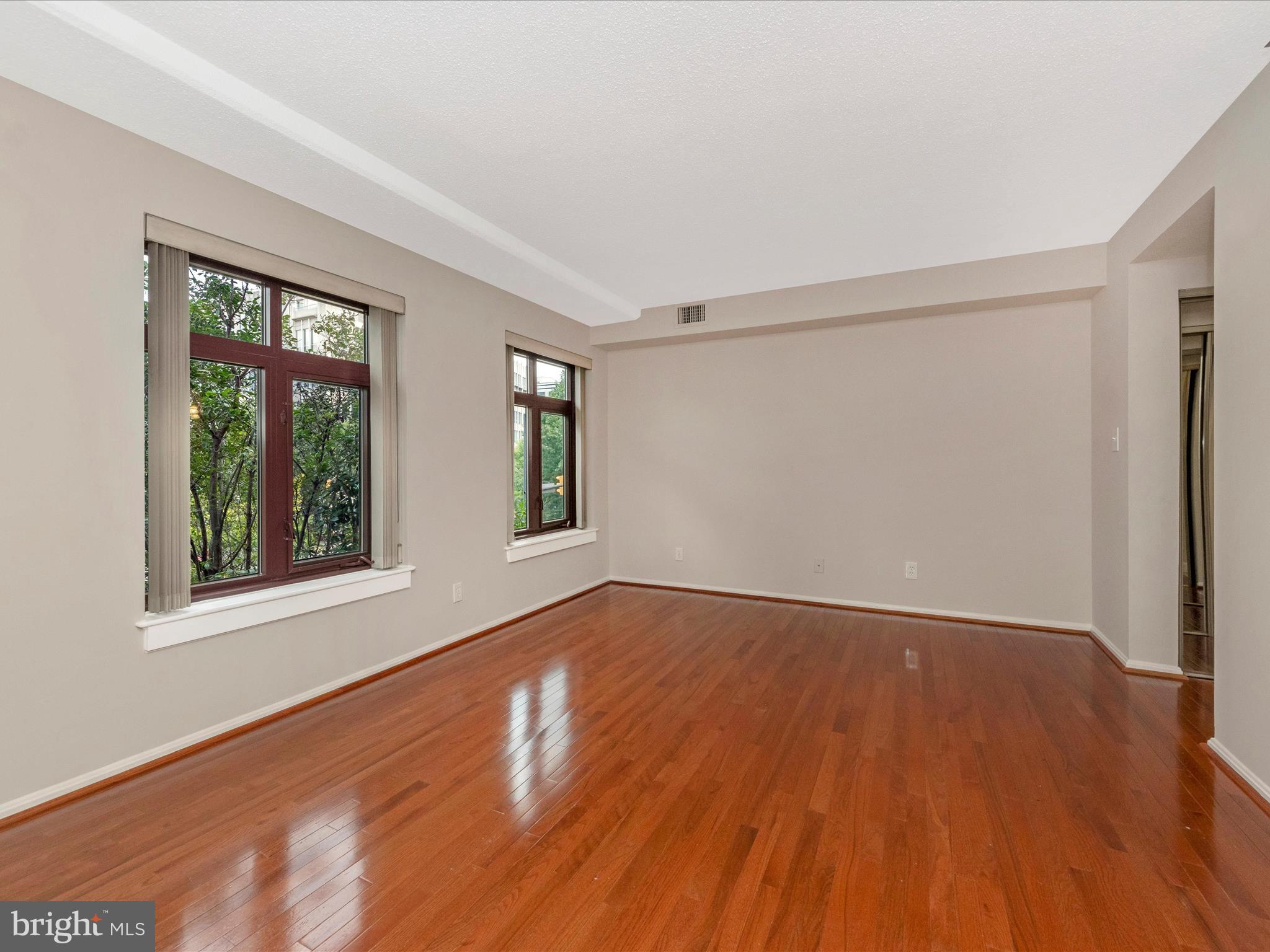 2400 Clarendon Blvd #204