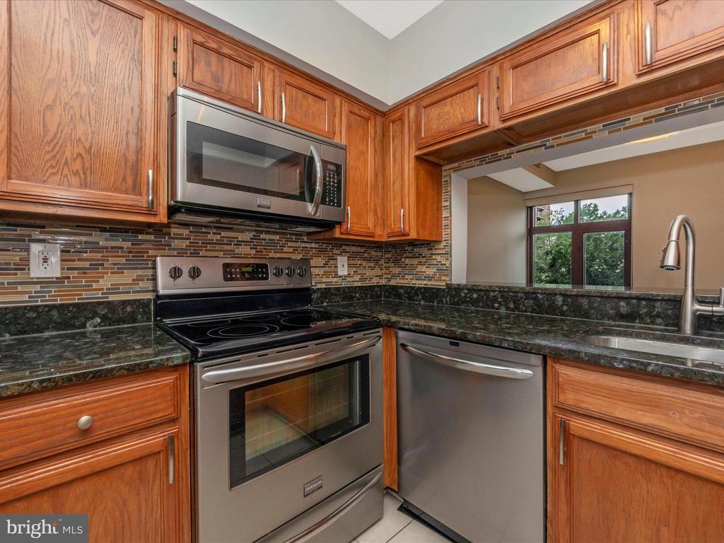 2400 Clarendon Blvd #204