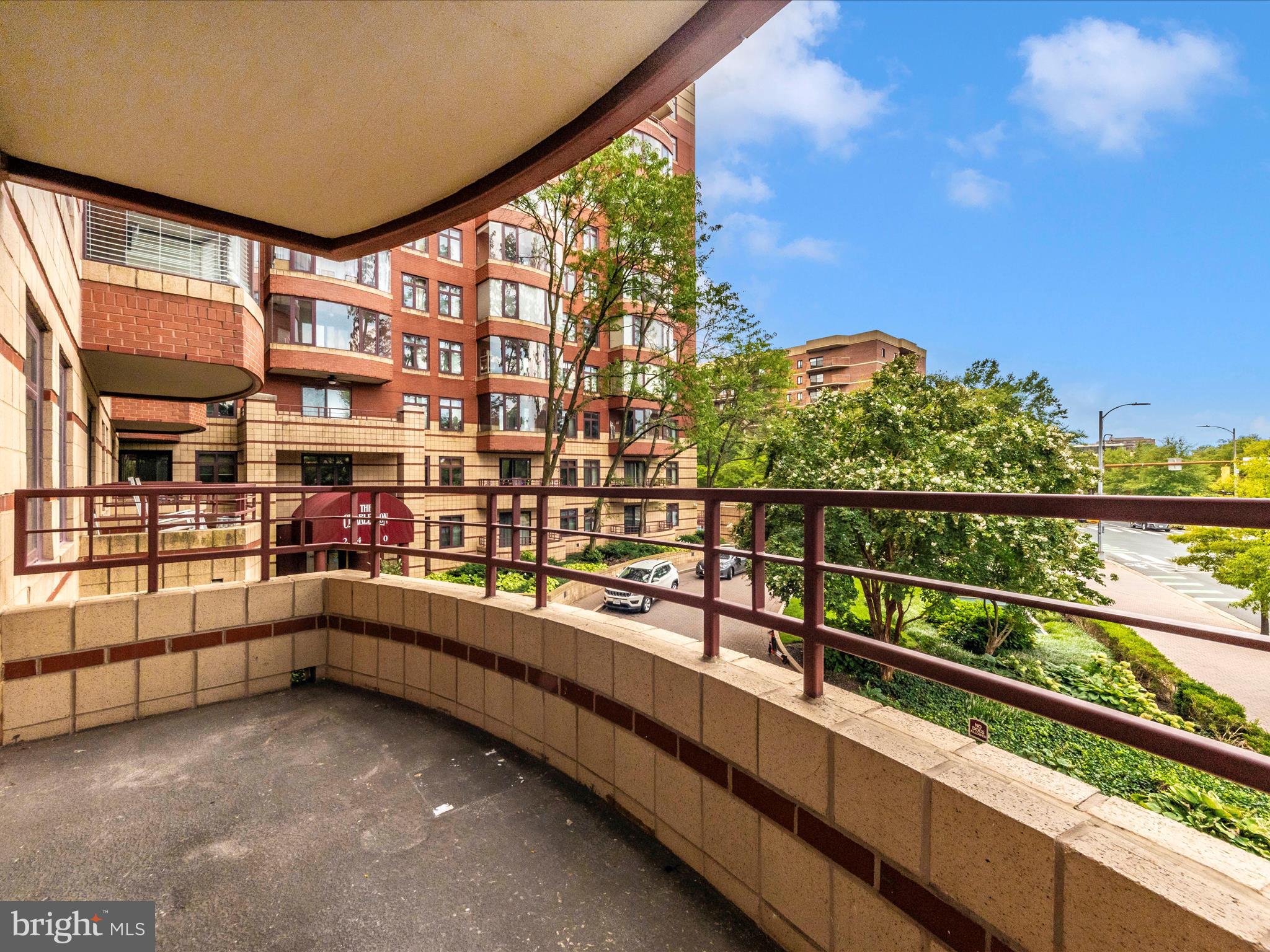 2400 Clarendon Blvd #204