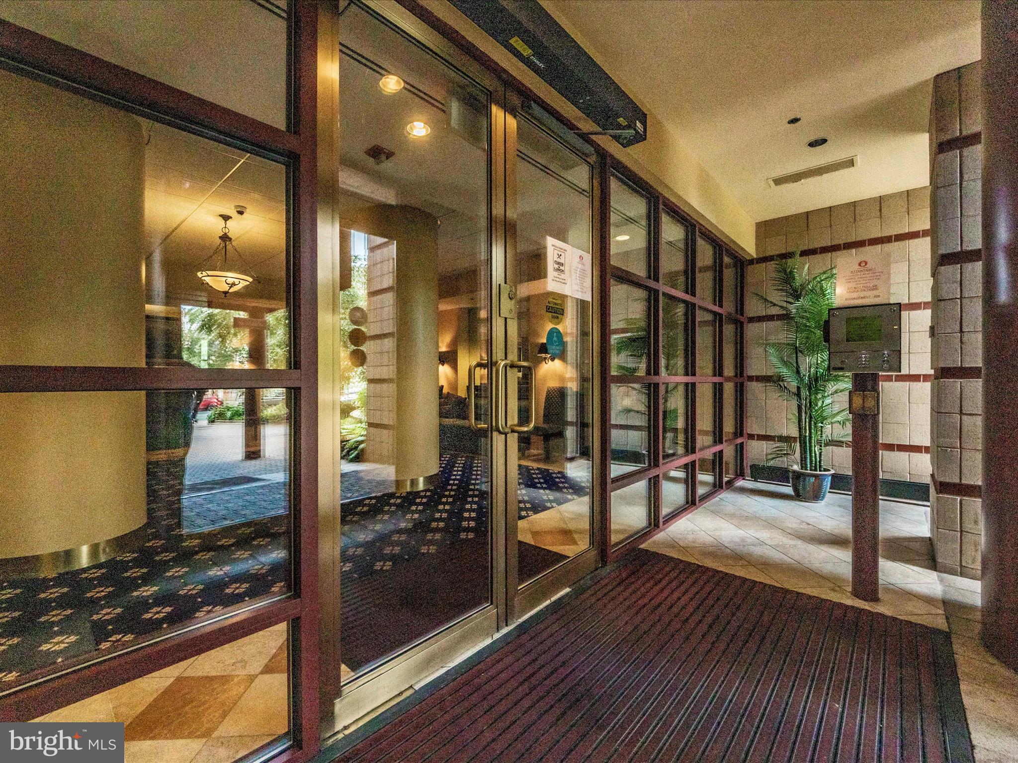 2400 Clarendon Blvd #204