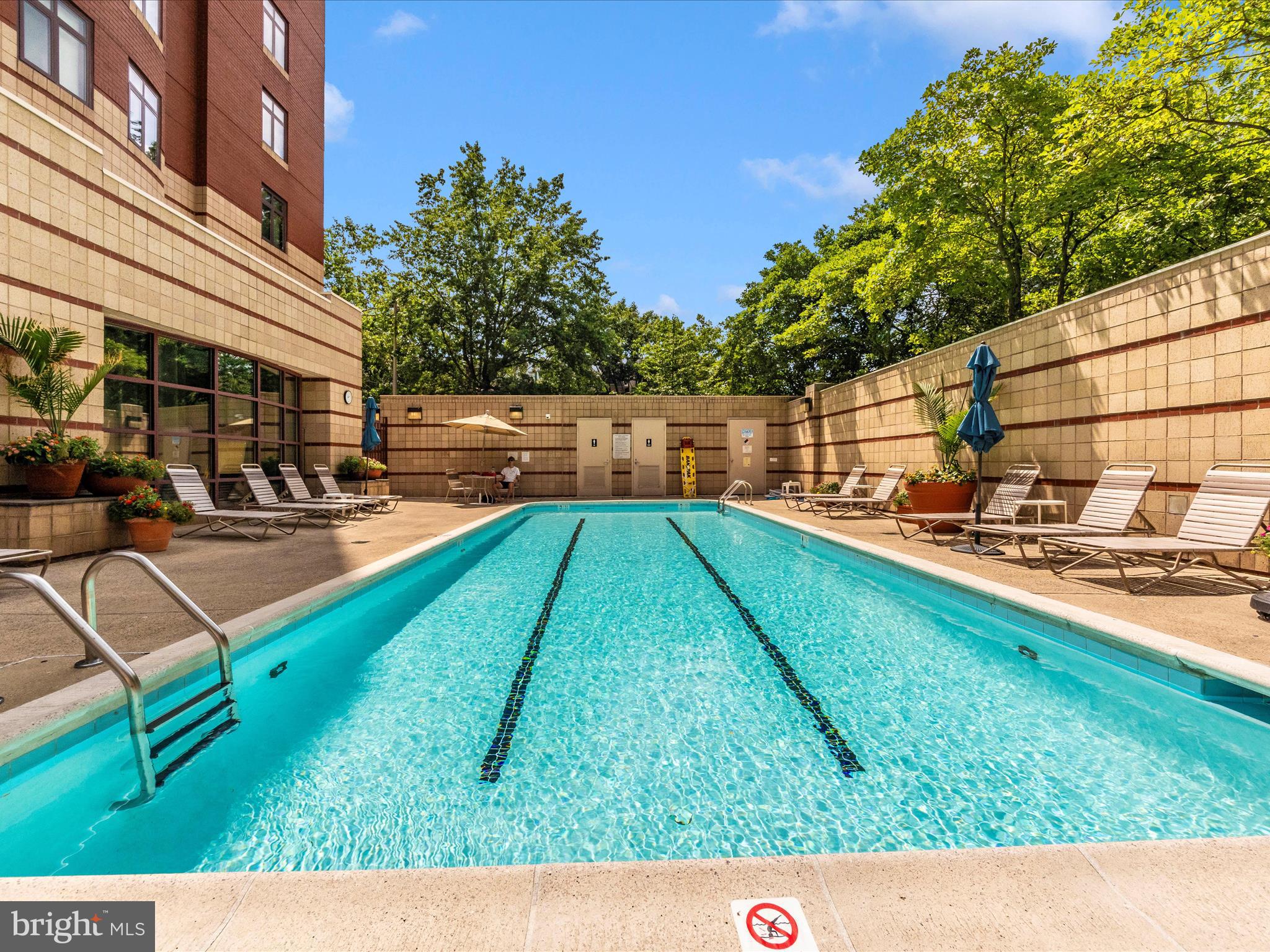 2400 Clarendon Blvd #204