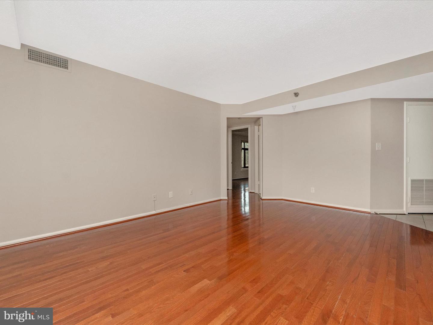 2400 Clarendon Blvd #204