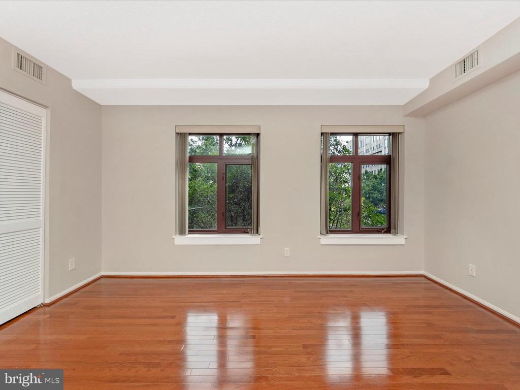2400 Clarendon Blvd #204