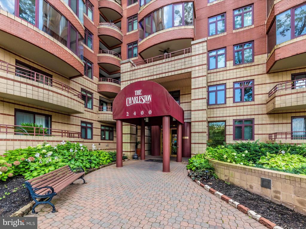 2400 Clarendon Blvd #204