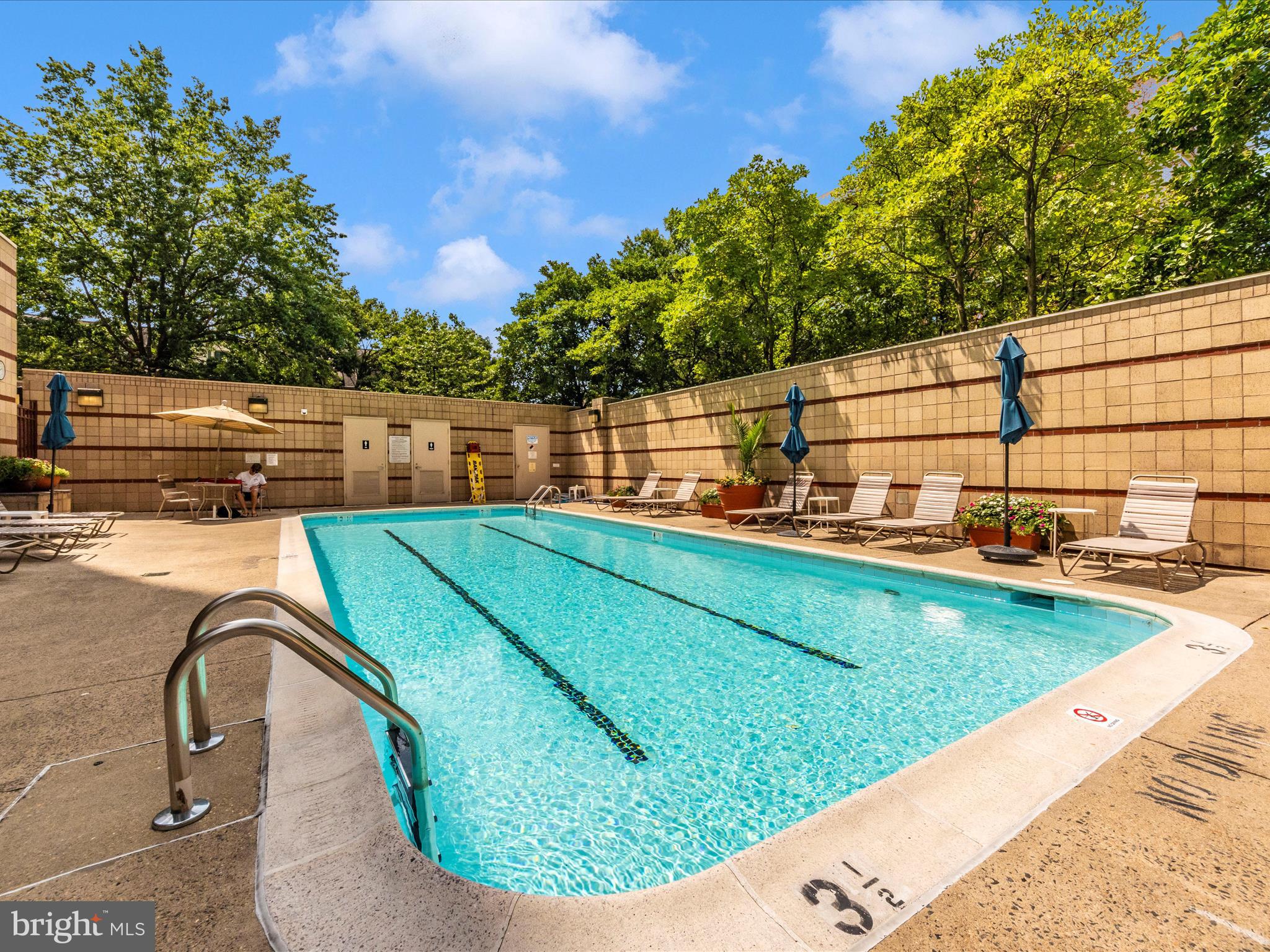 2400 Clarendon Blvd #204