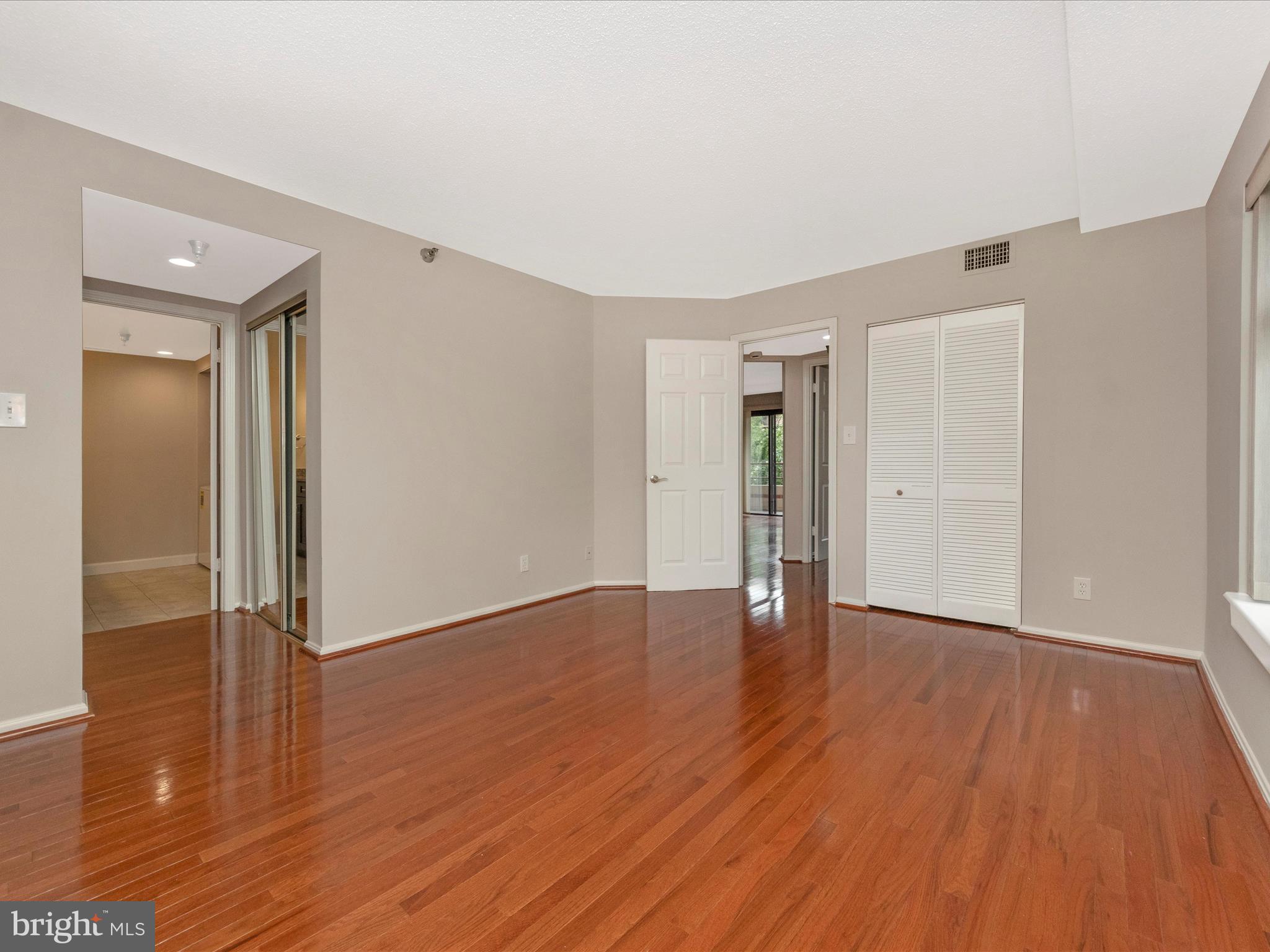 2400 Clarendon Blvd #204