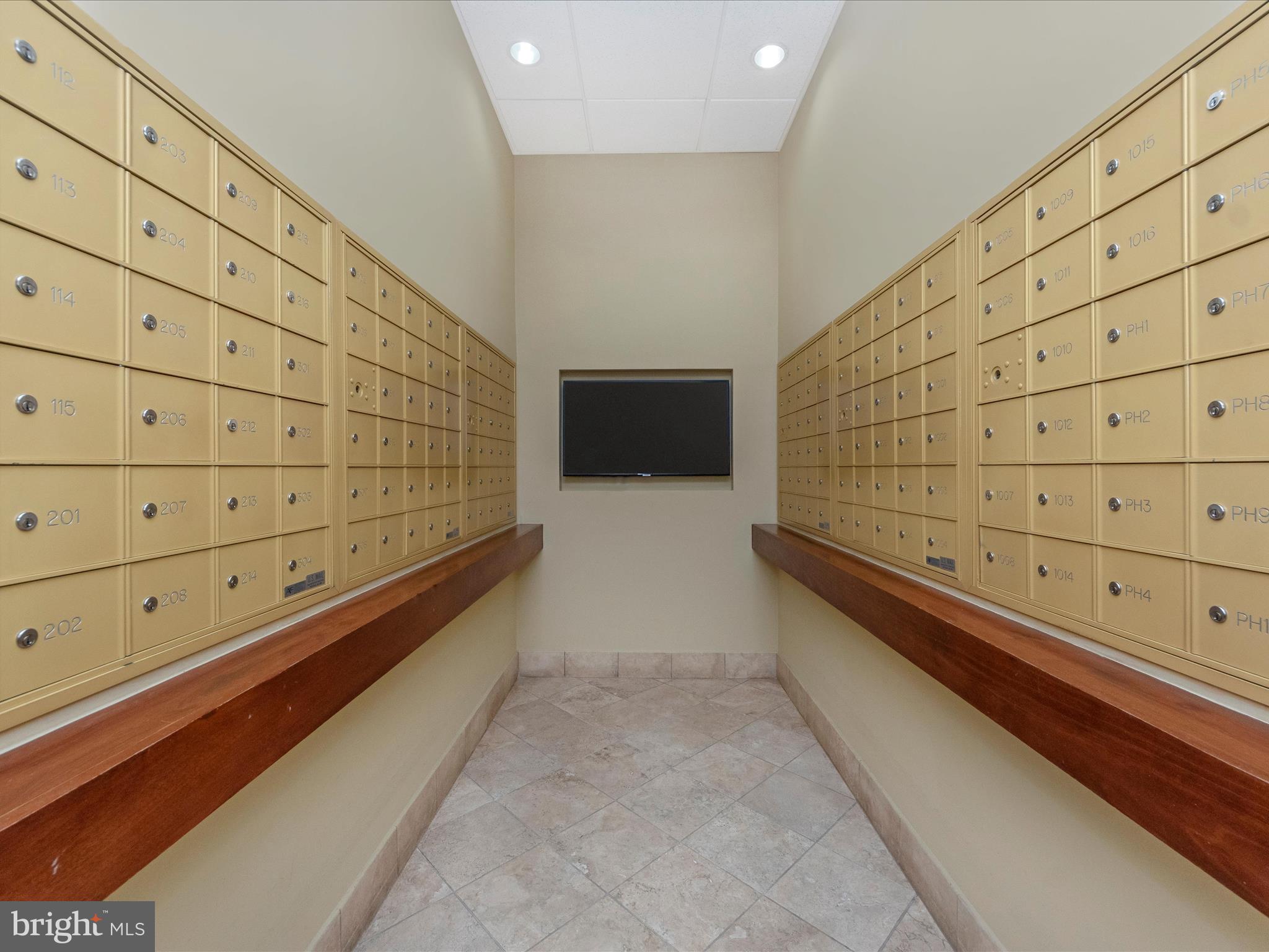 2400 Clarendon Blvd #204