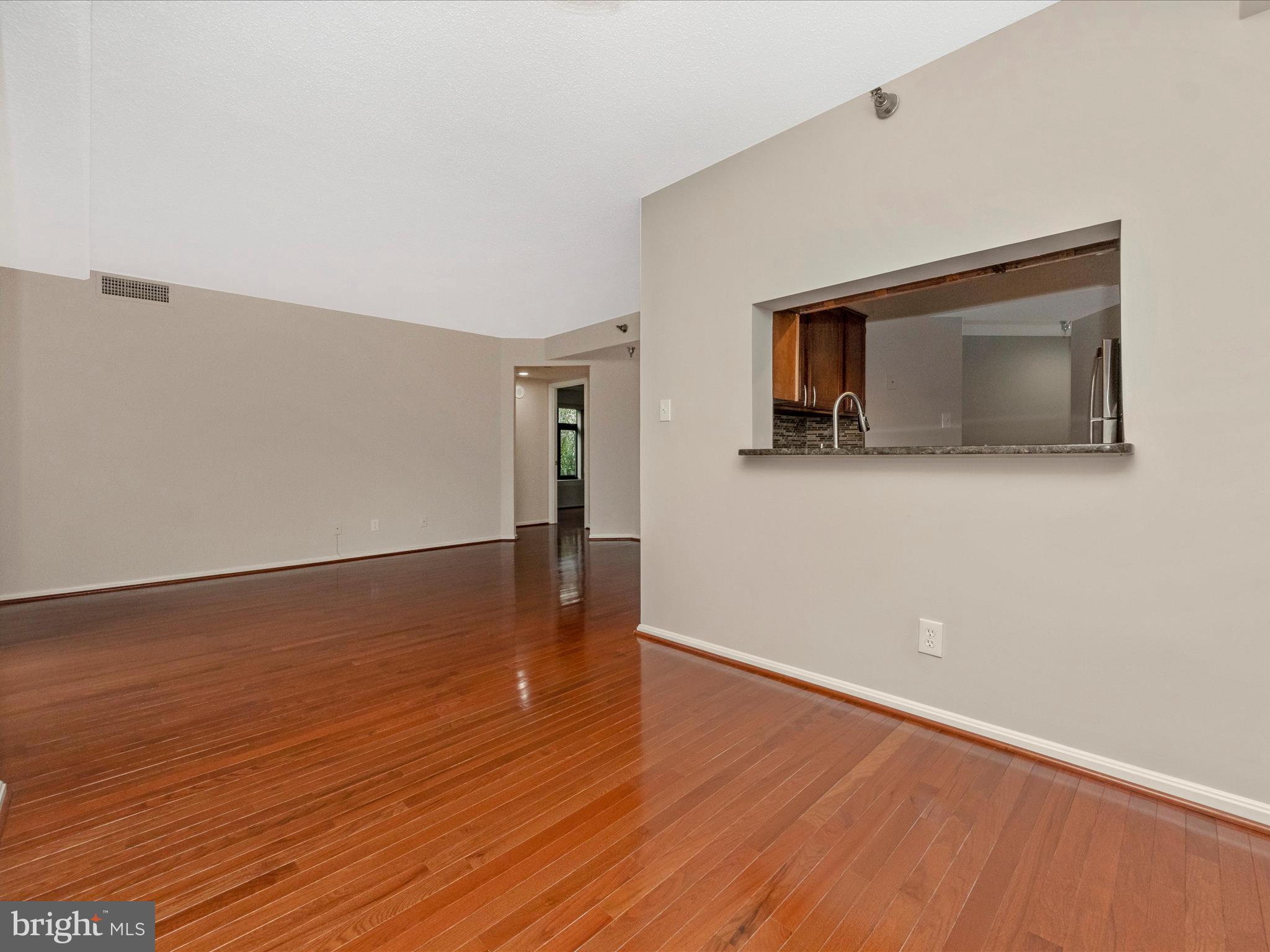 2400 Clarendon Blvd #204