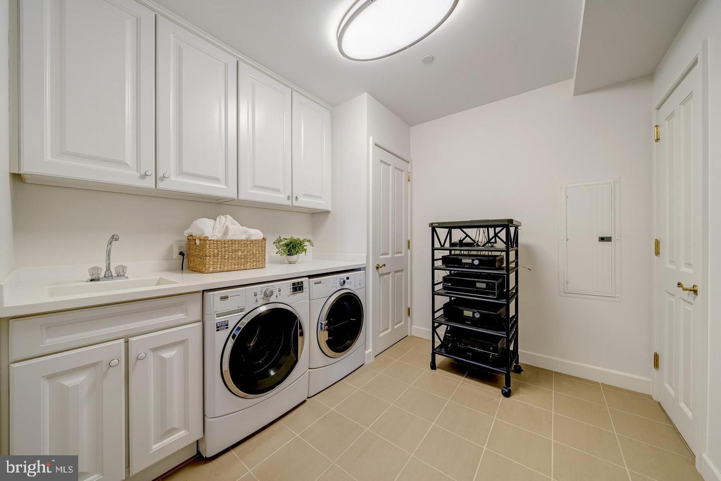 888 N Quincy St #2102