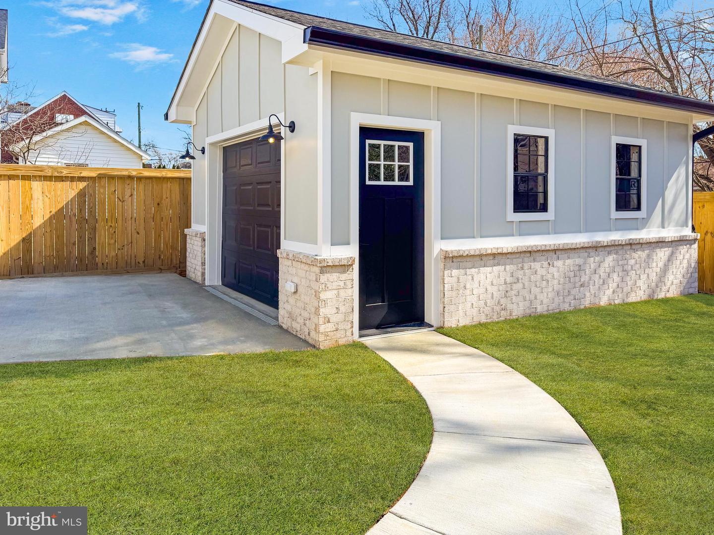 2504 2nd Rd N