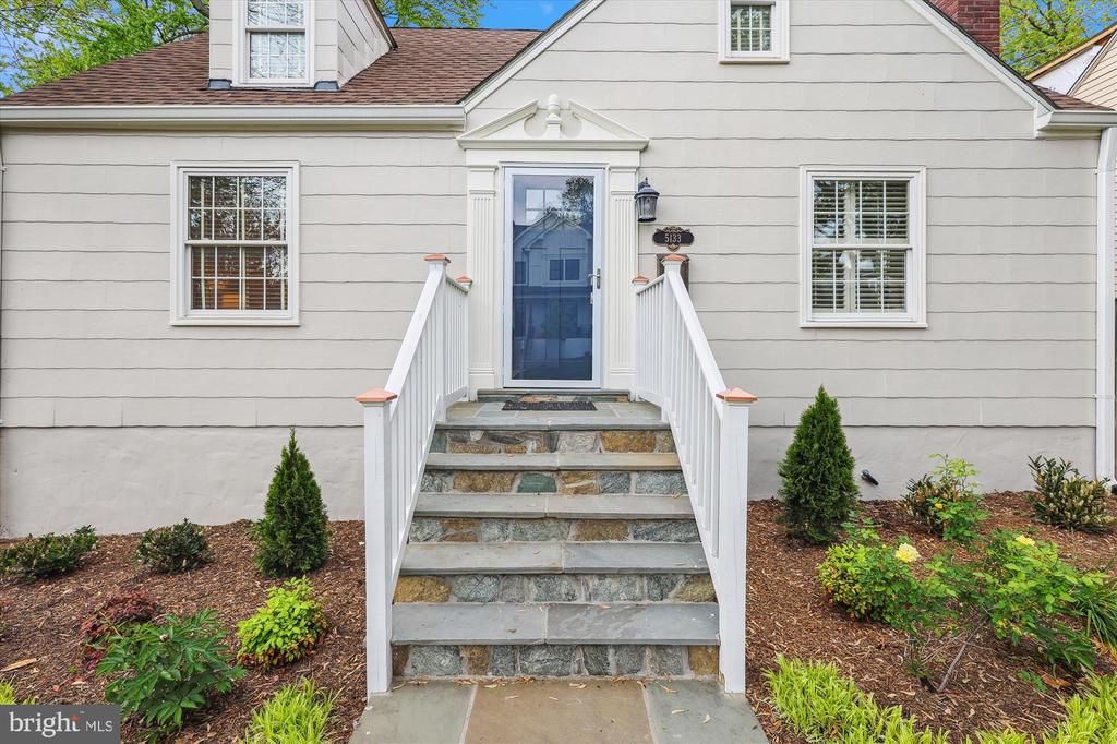 5133 25th Pl N