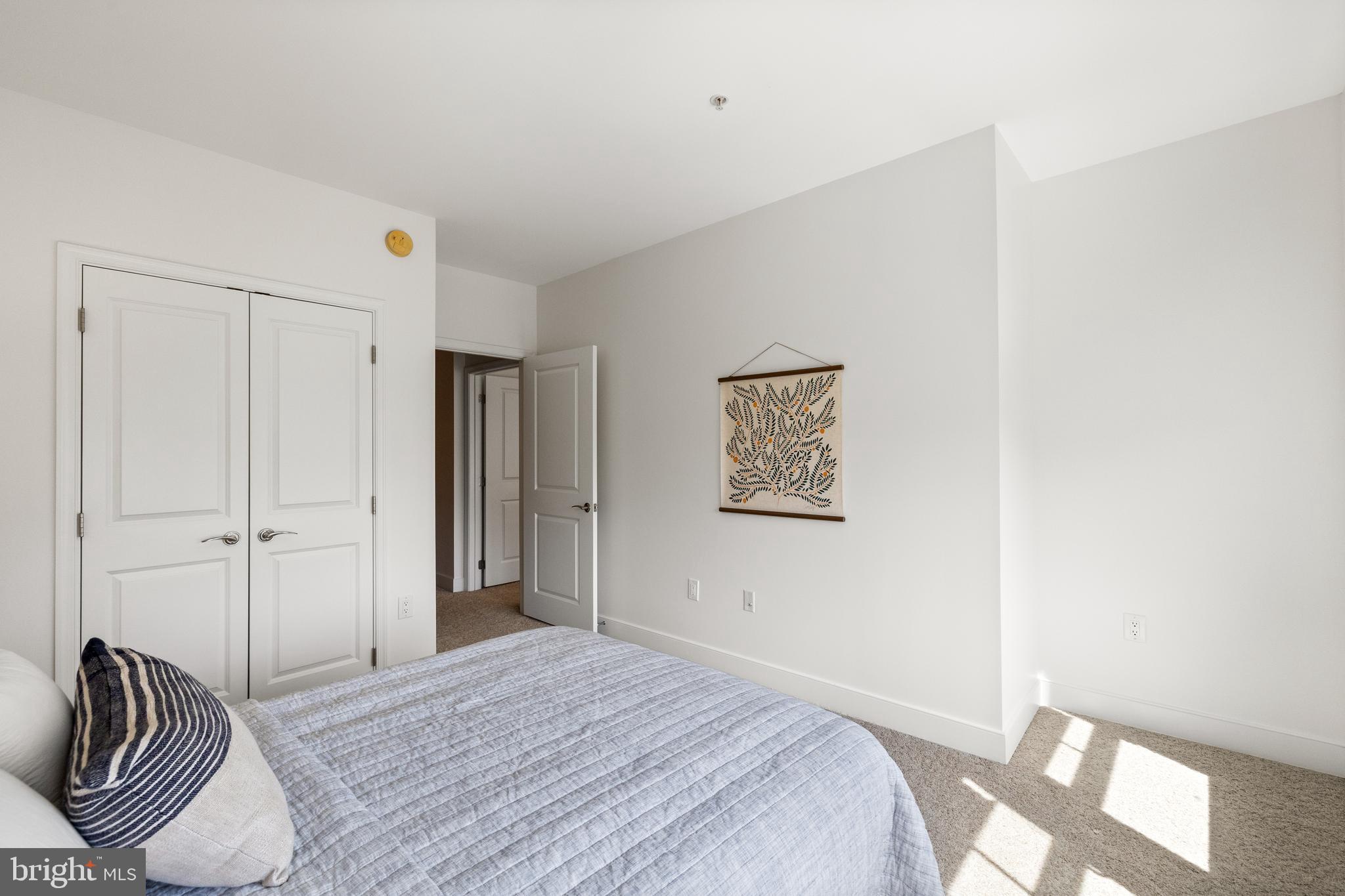 1418 N Rhodes St #B401