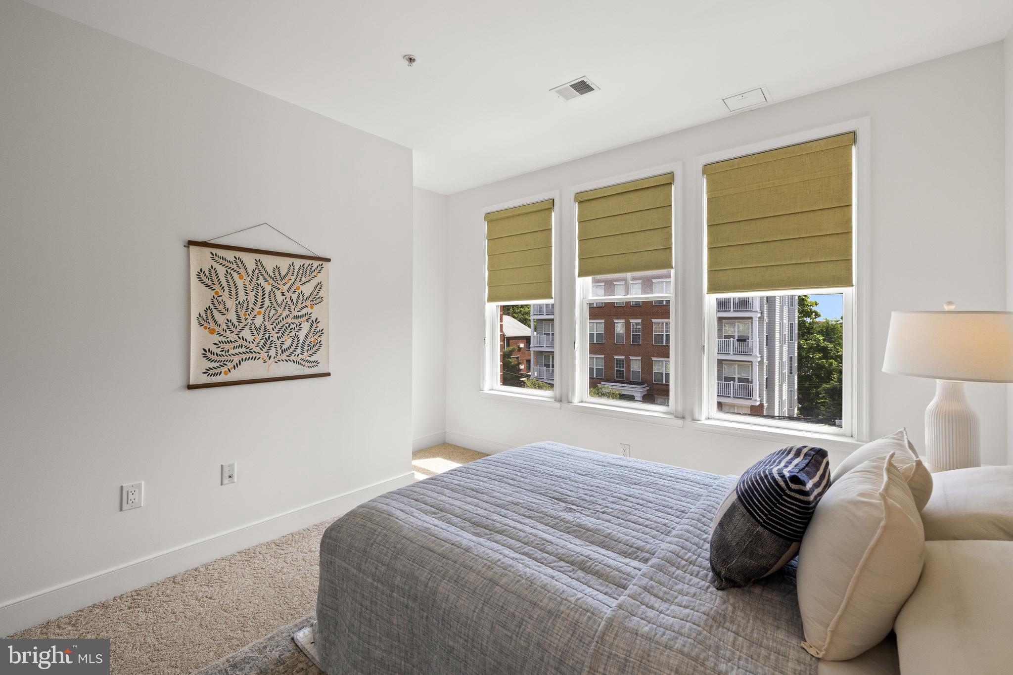 1418 N Rhodes St #B401