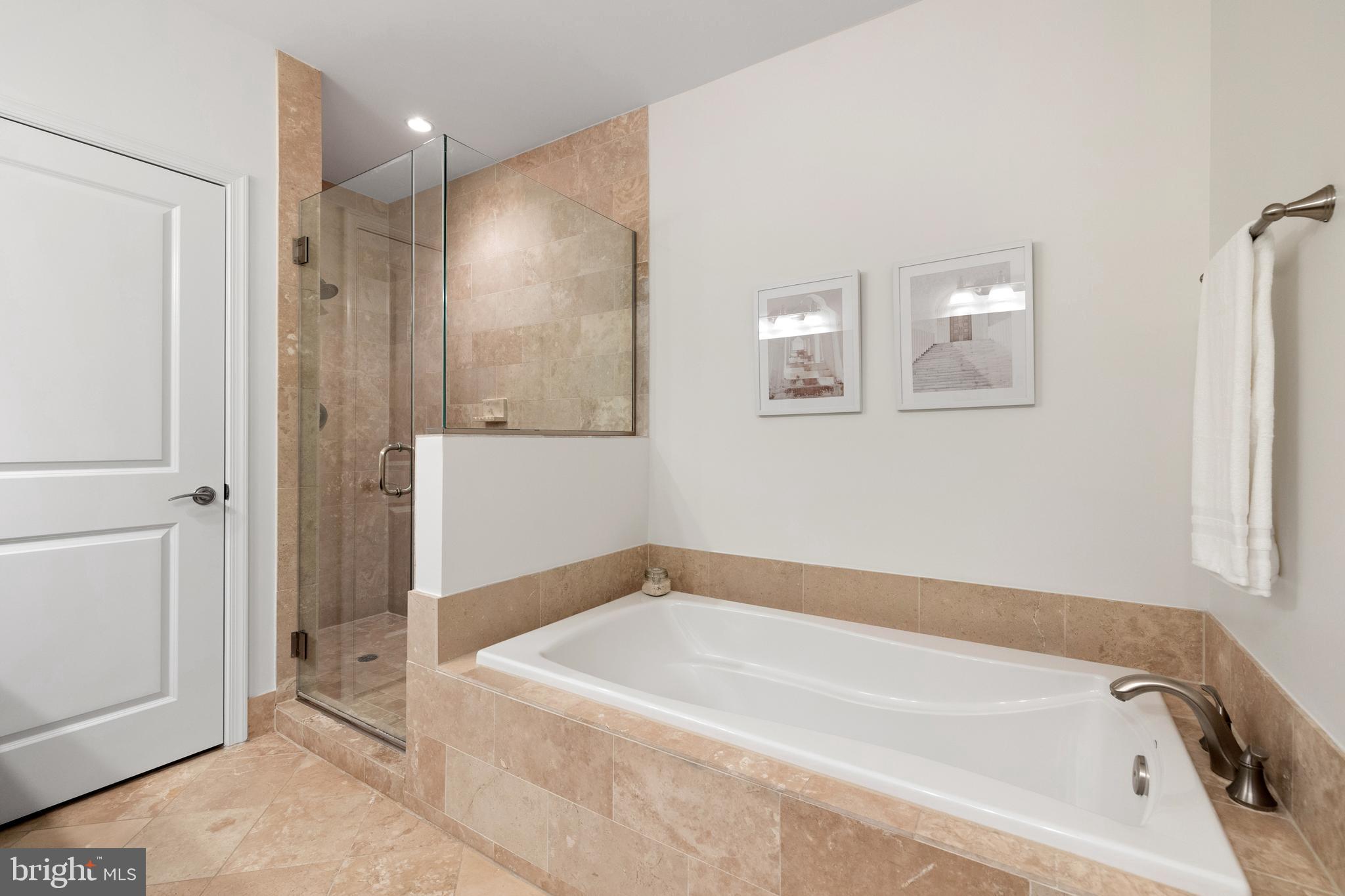 1418 N Rhodes St #B401