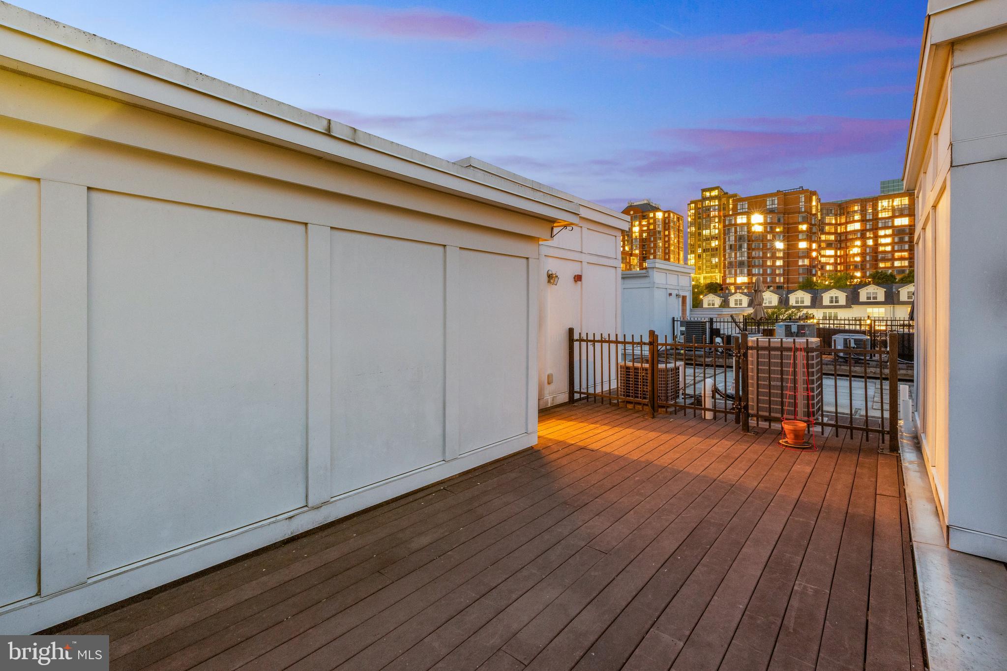 1418 N Rhodes St #B401