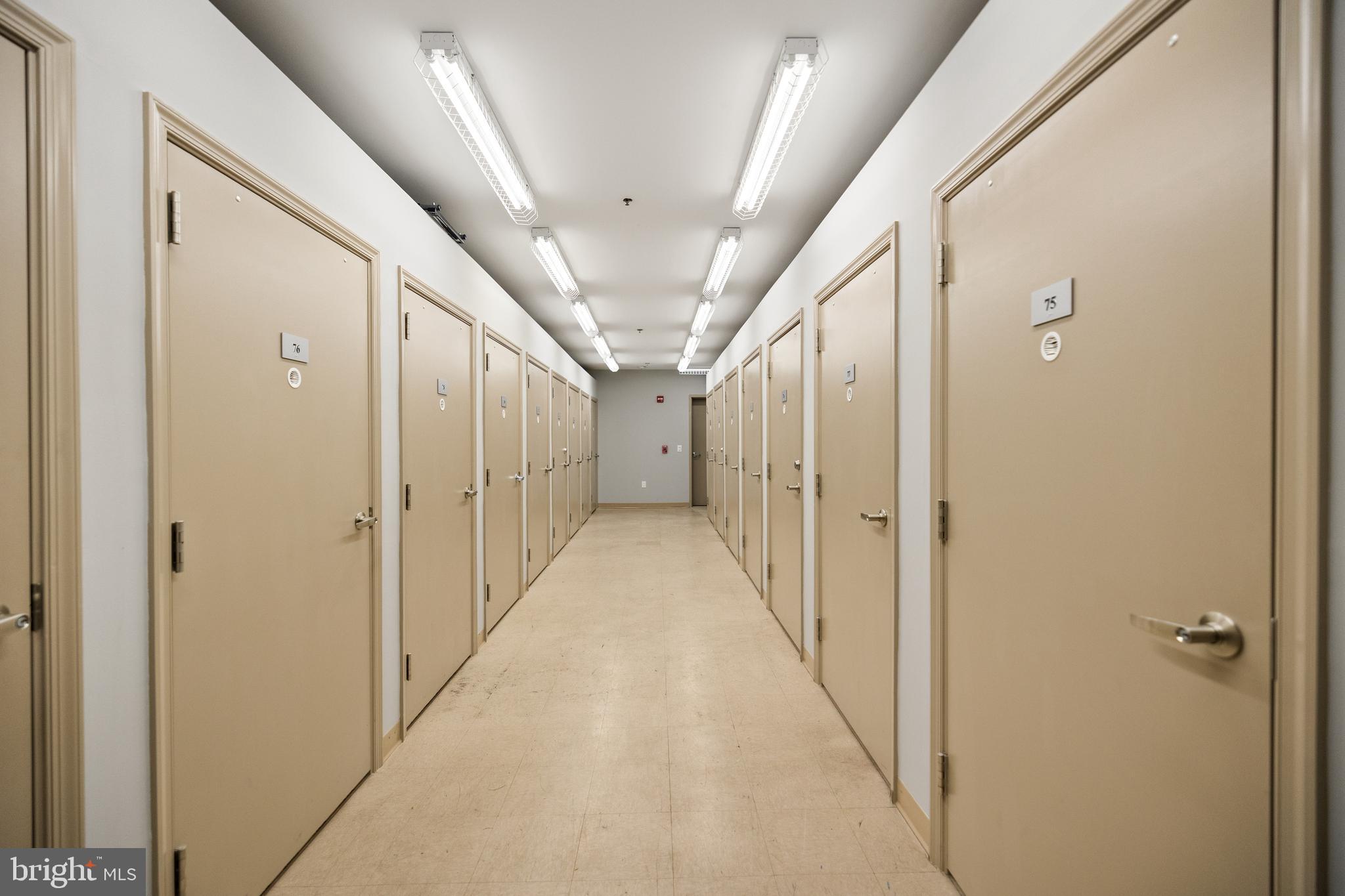 1418 N Rhodes St #B401